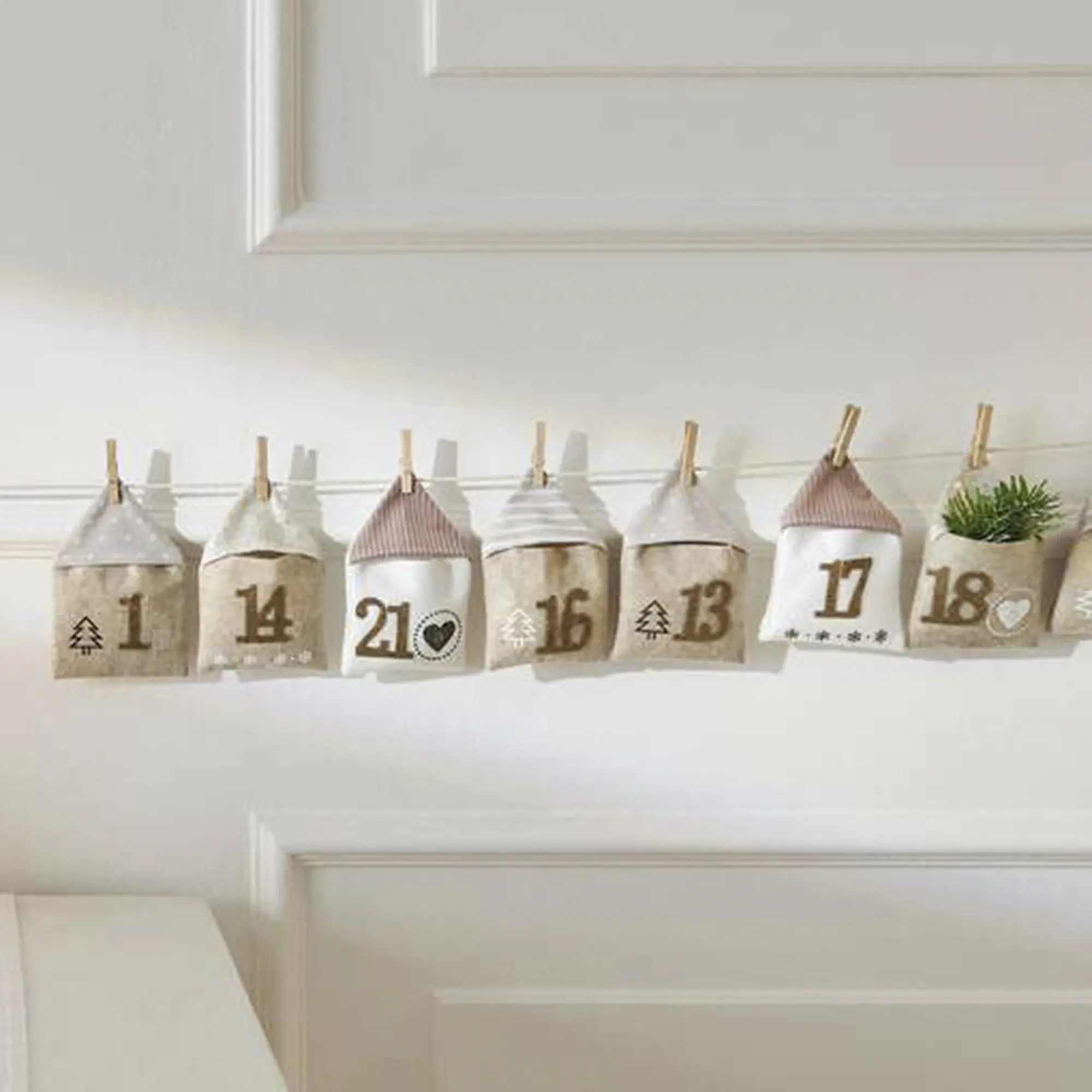 Acheter Calendrier de l'Avent "maisons de Noël"  dans la boutique en ligne de Frank Flechtwaren