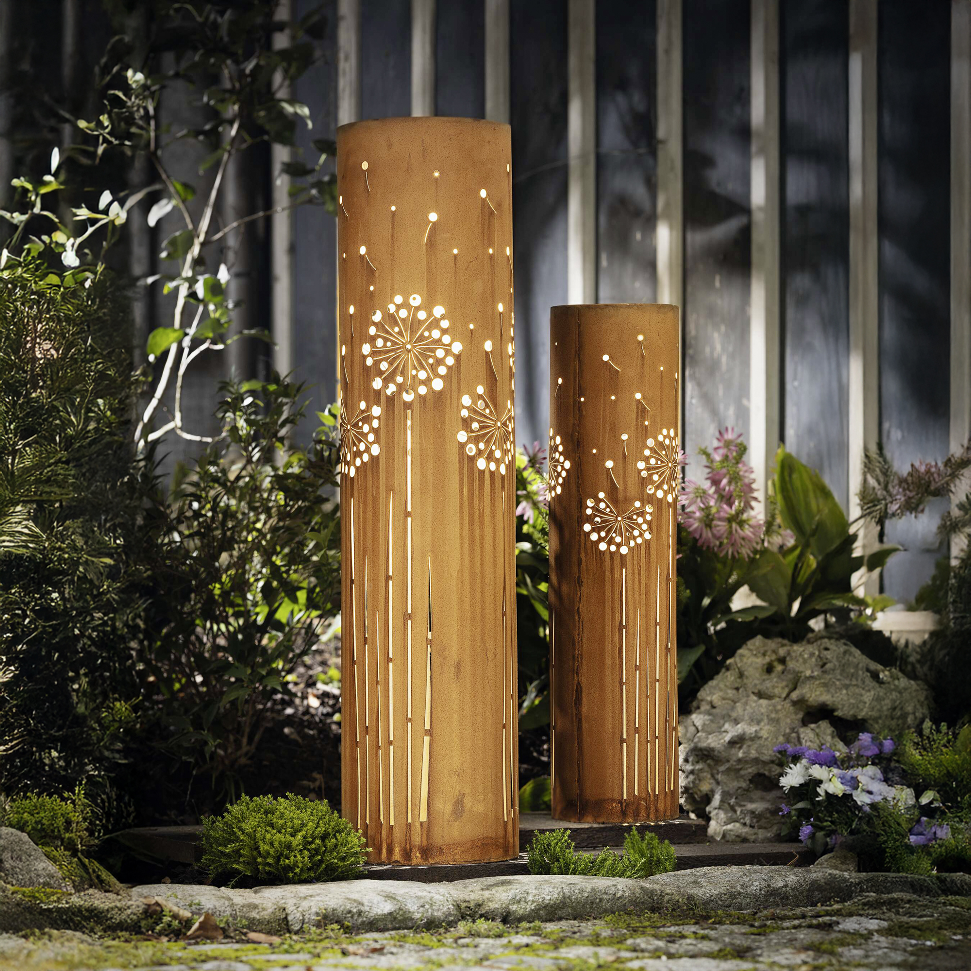 Acheter Lot de 2 colonnes LED solaires "pissenlit"  dans la boutique en ligne de Frank Flechtwaren