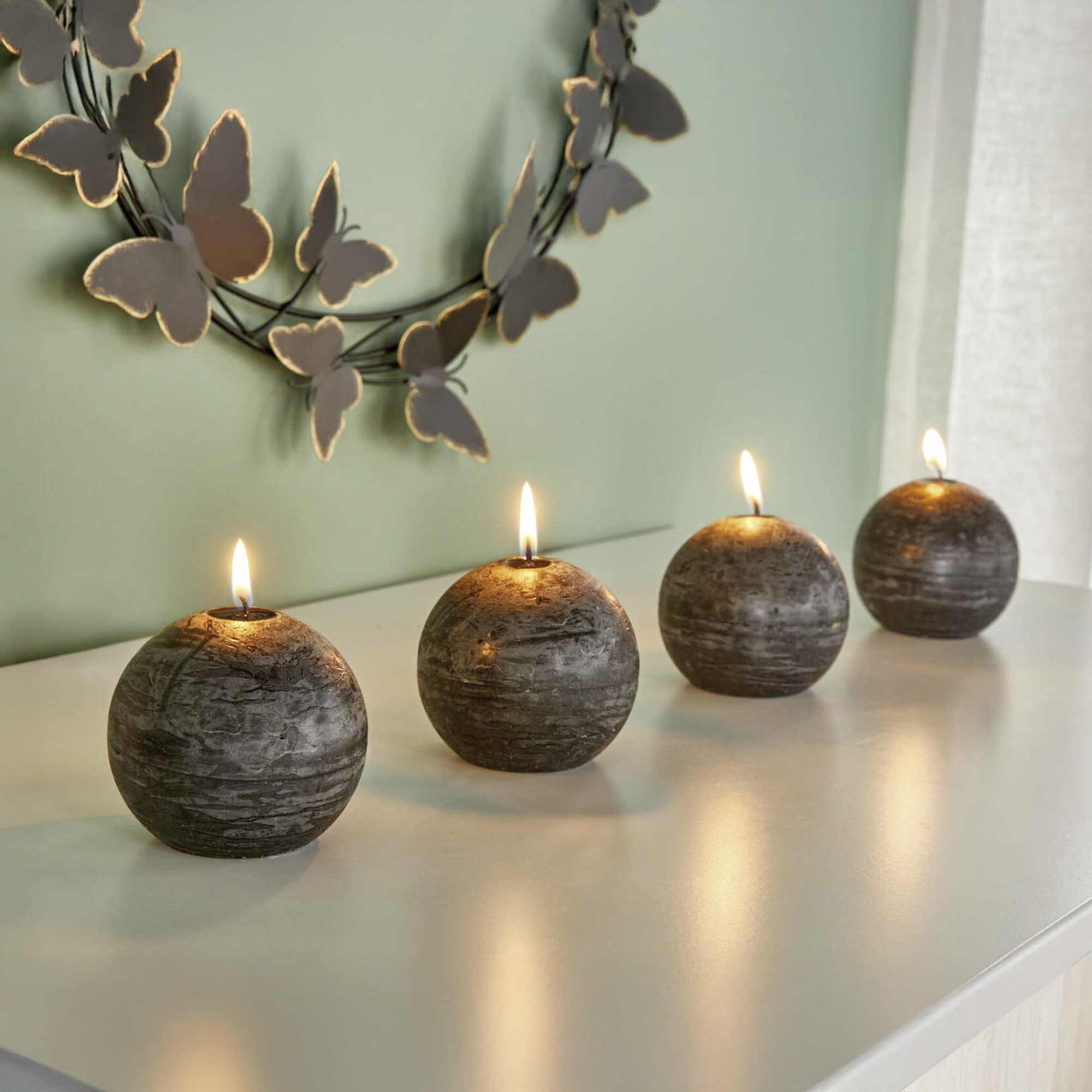 Acheter Lot de 4 bougies rondes " Black"  dans la boutique en ligne de Frank Flechtwaren