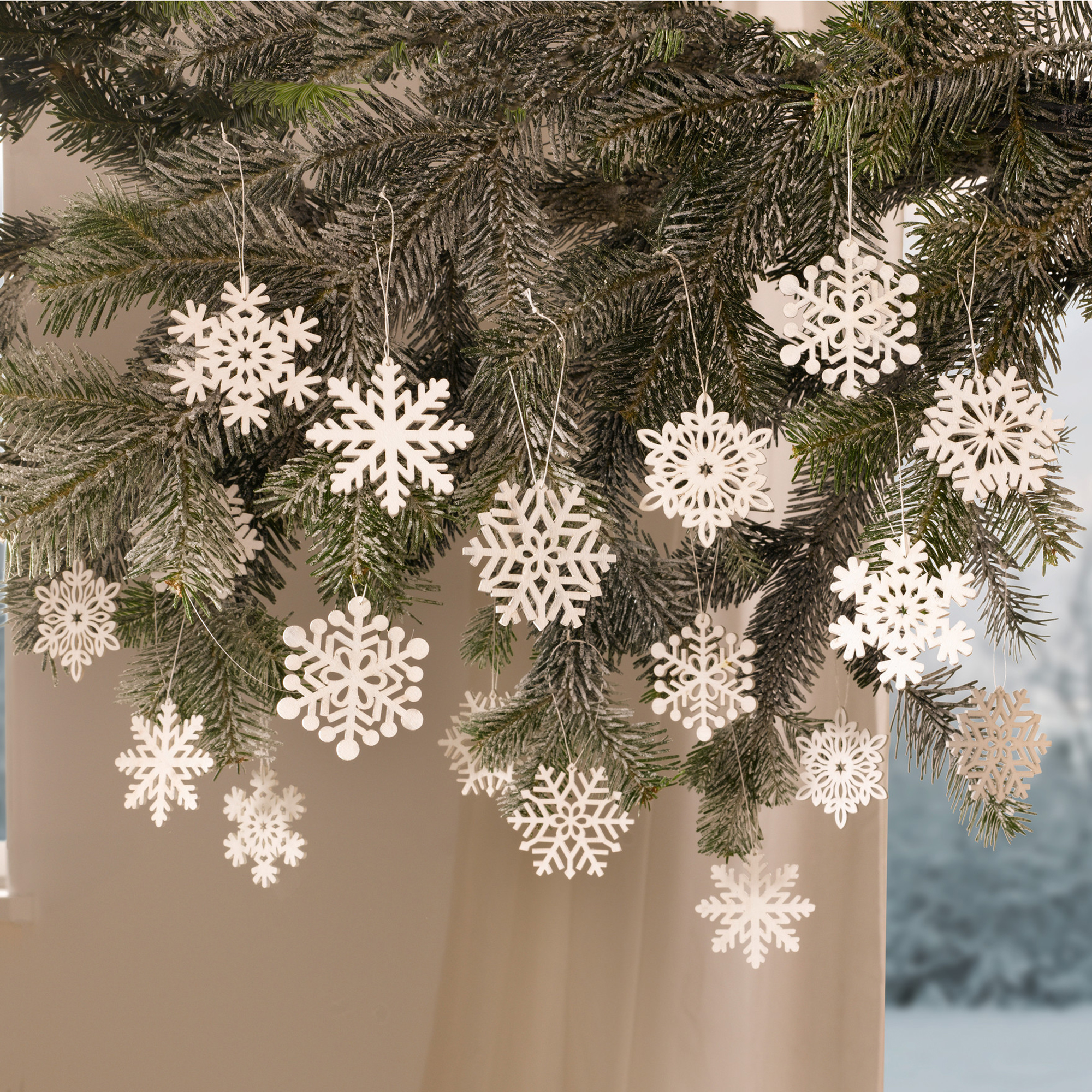 Acheter Lot de 18 suspensions "flocons de neige"  dans la boutique en ligne de Frank Flechtwaren