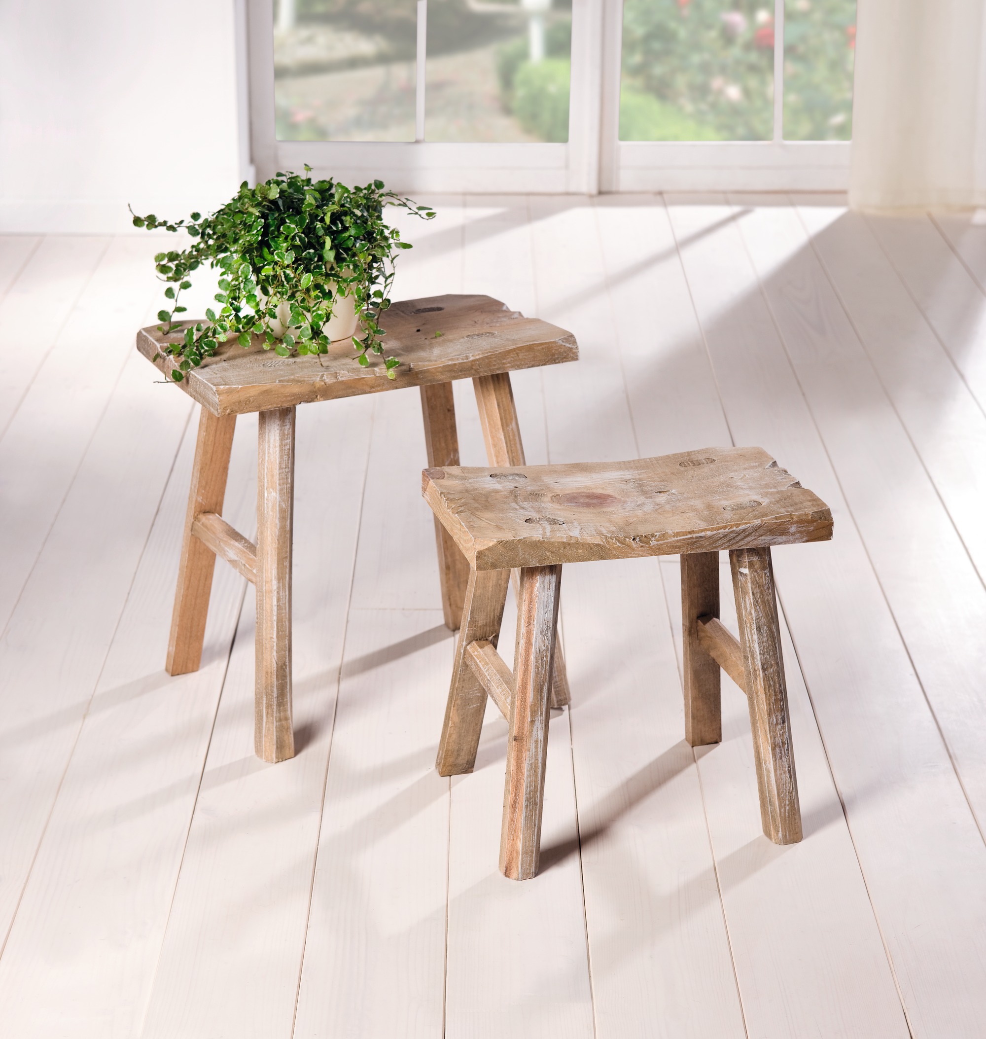 Acheter Lot de 2 tabourets en bois "rustique"  dans la boutique en ligne de Frank Flechtwaren