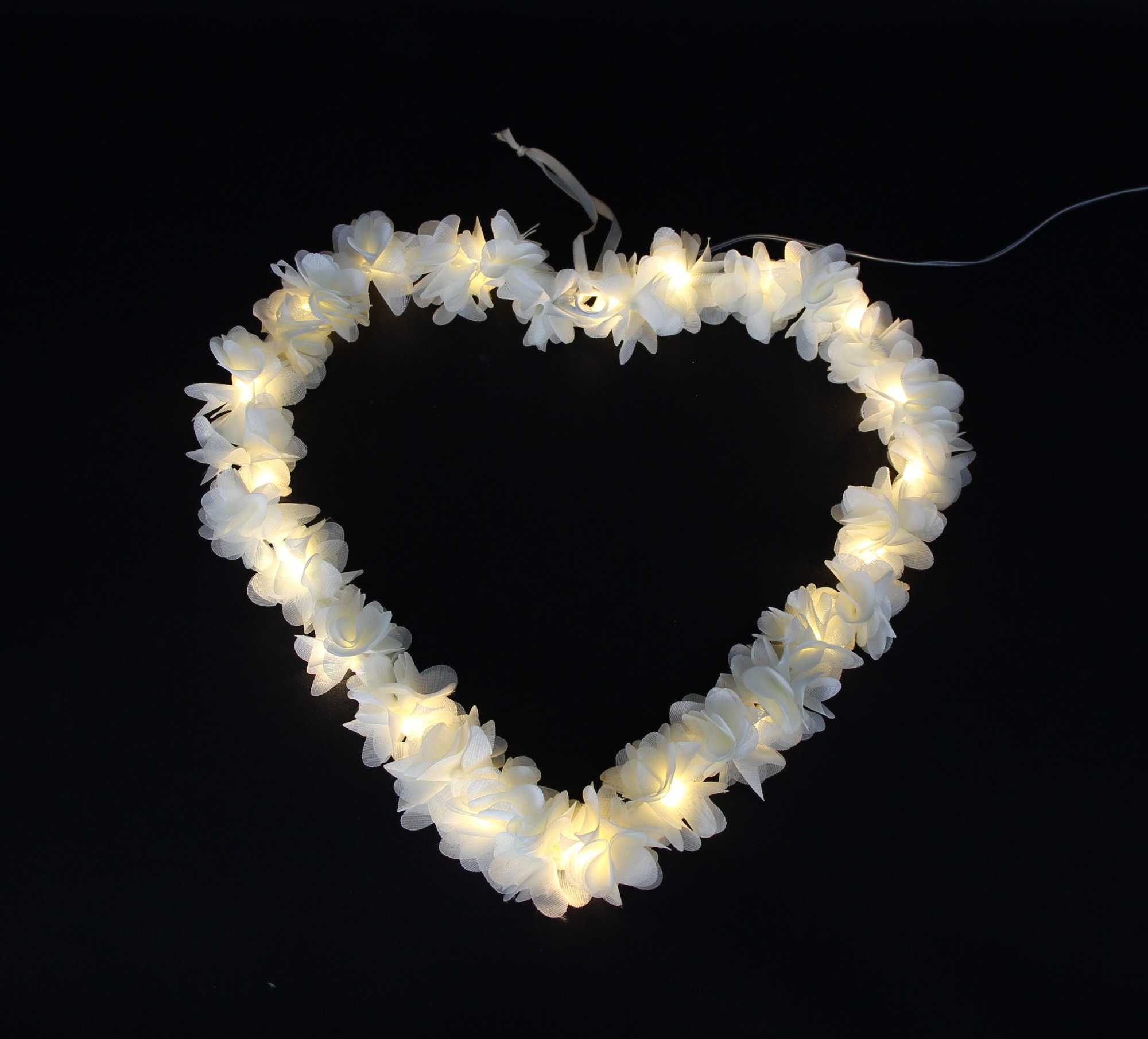 Acheter Suspension LED "cœur fleuri"  dans la boutique en ligne de Frank Flechtwaren pour Pâques