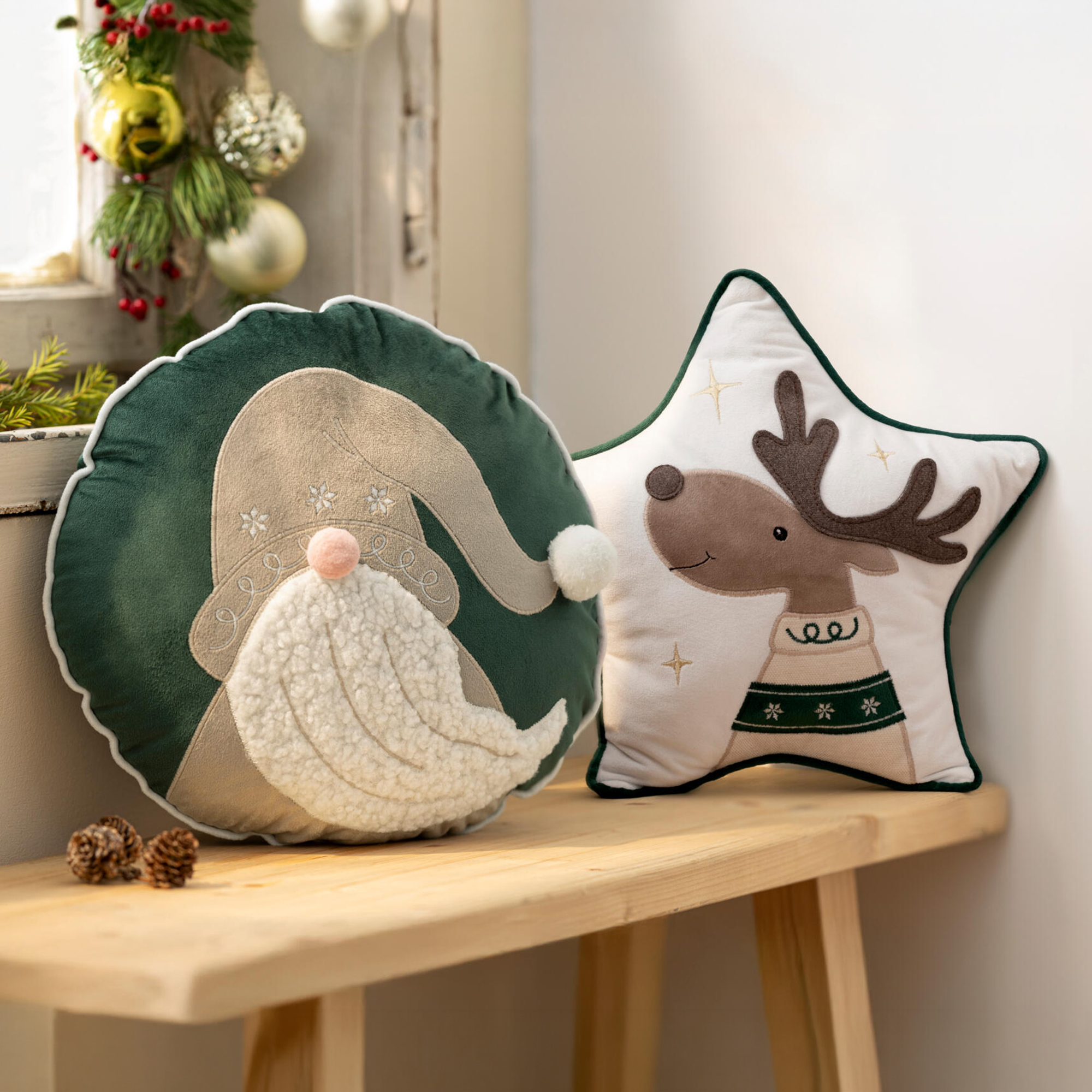 Acheter Coussin décoratif « Étoile avec élan »  dans la boutique en ligne de Frank Flechtwaren