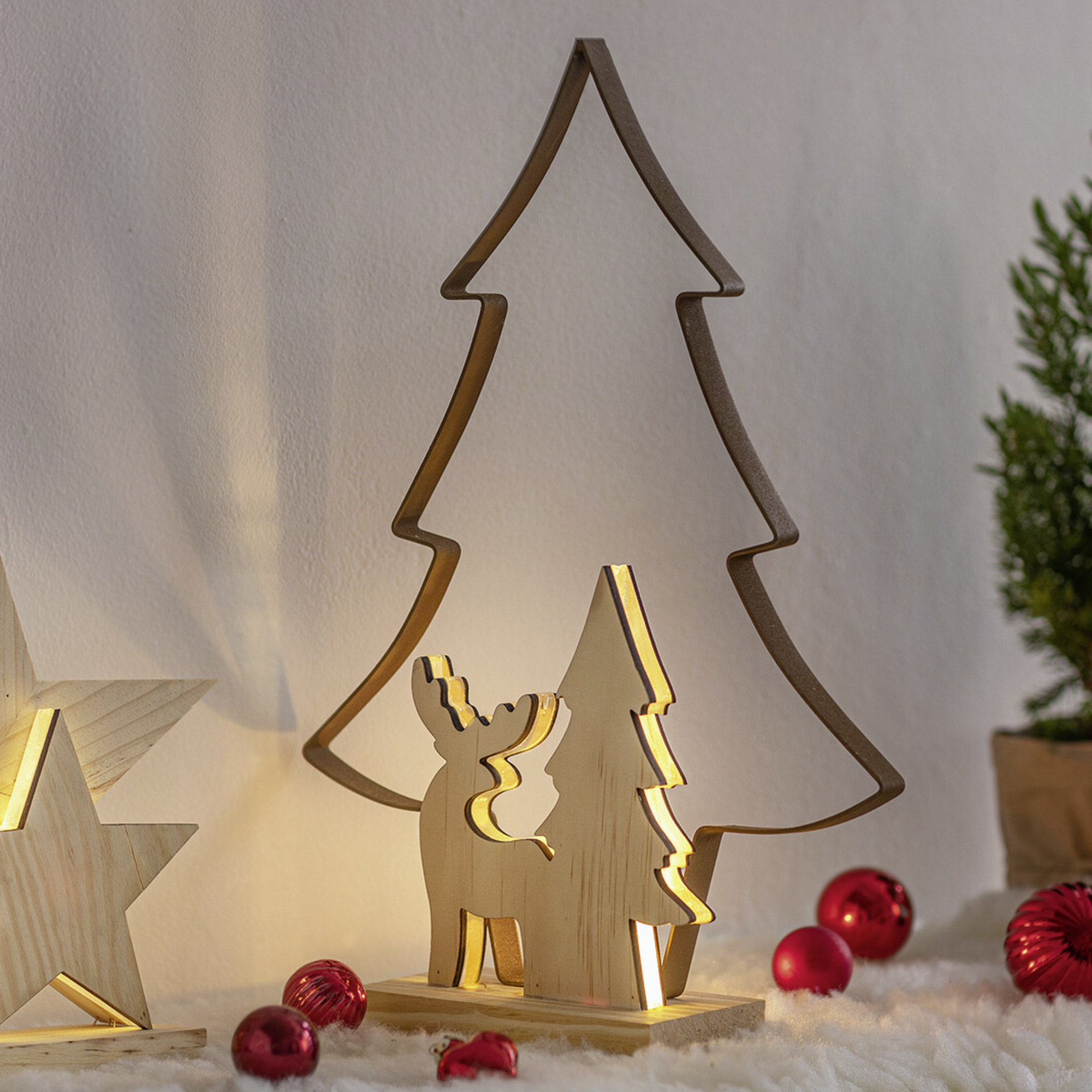 Acheter Décoration LED "sapin en métal"  dans la boutique en ligne de Frank Flechtwaren pour Noël