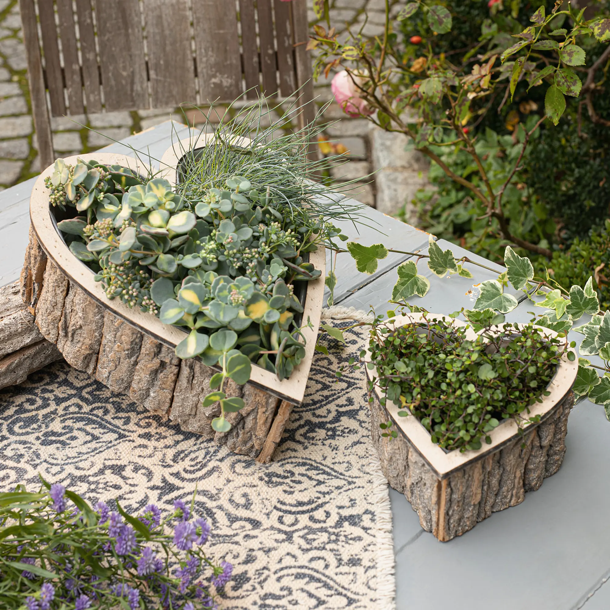 Acheter Lot de 2 jardinières cœur "écorce"  dans la boutique en ligne de Frank Flechtwaren
