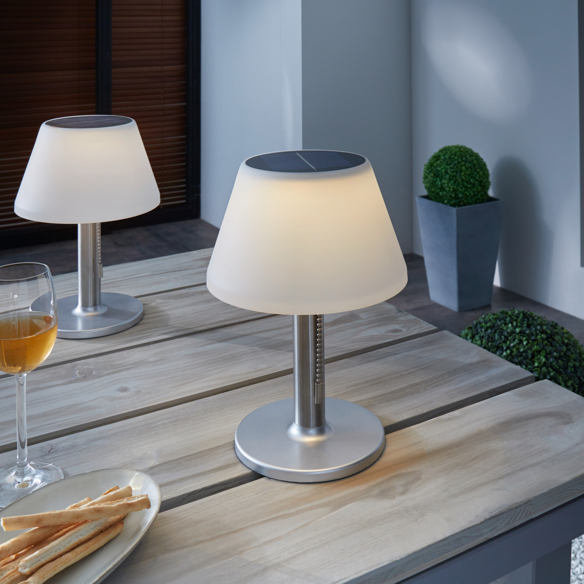 Acheter Lampe de table LED "solaire"  dans la boutique en ligne de Frank Flechtwaren
