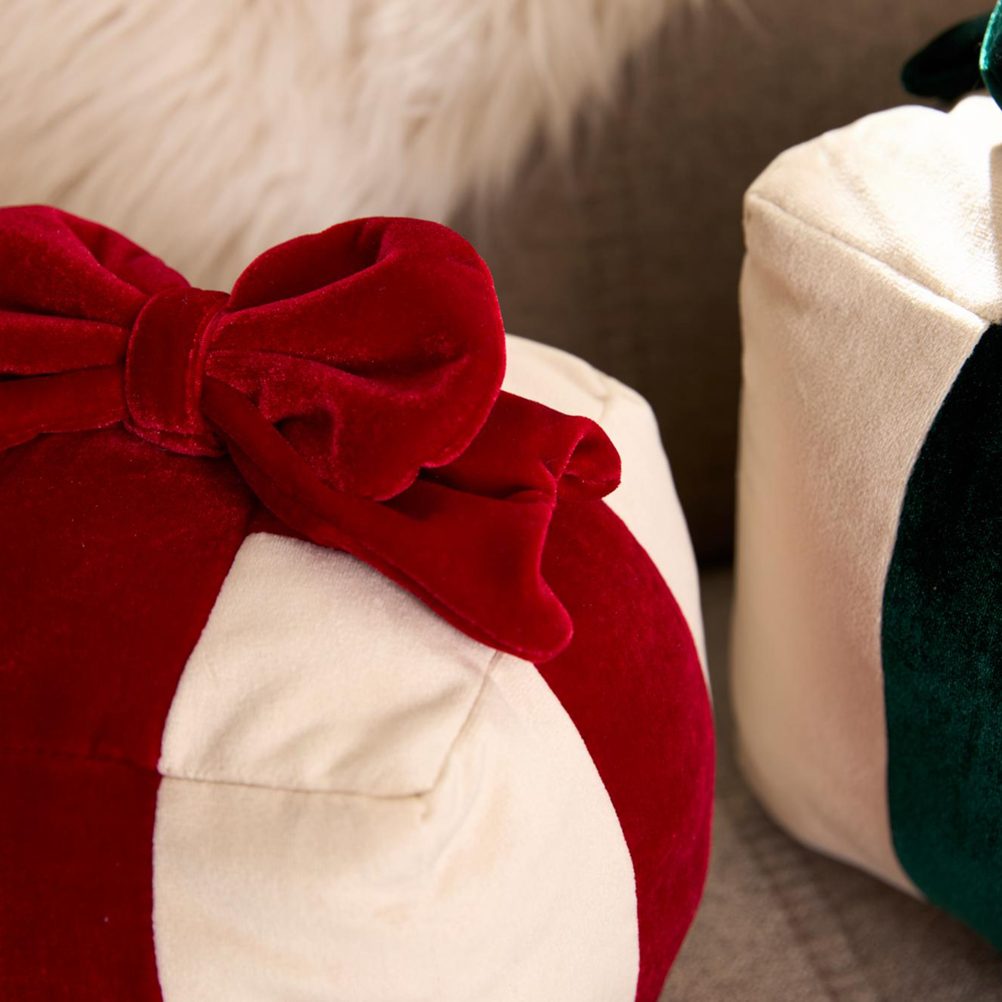 Acheter Coussins décoratifs « Cadeau », lot de 2 dans la boutique en ligne de Frank Flechtwaren pour Coussins &amp; remplissages