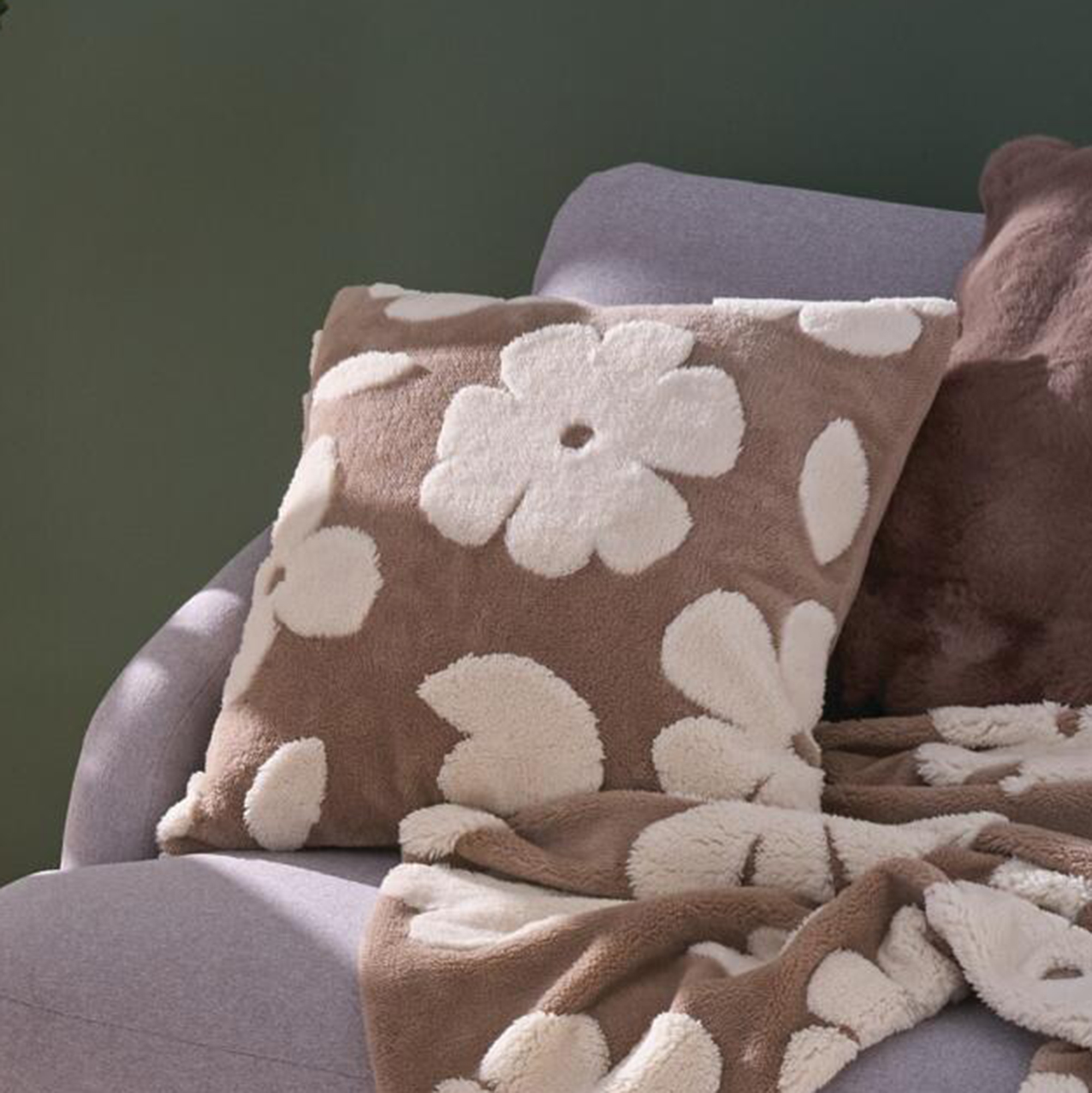 Acheter House de coussin "amour de fleurs"  dans la boutique en ligne de Frank Flechtwaren