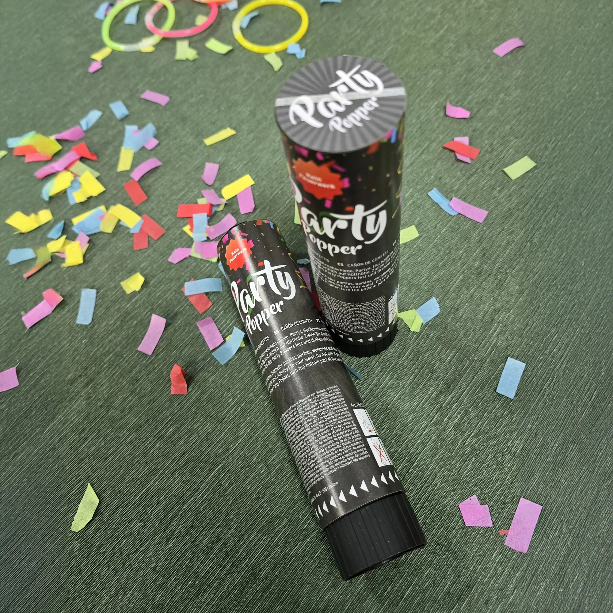 Acheter Lot de 2 party poppers "Confettis"  dans la boutique en ligne de Frank Flechtwaren