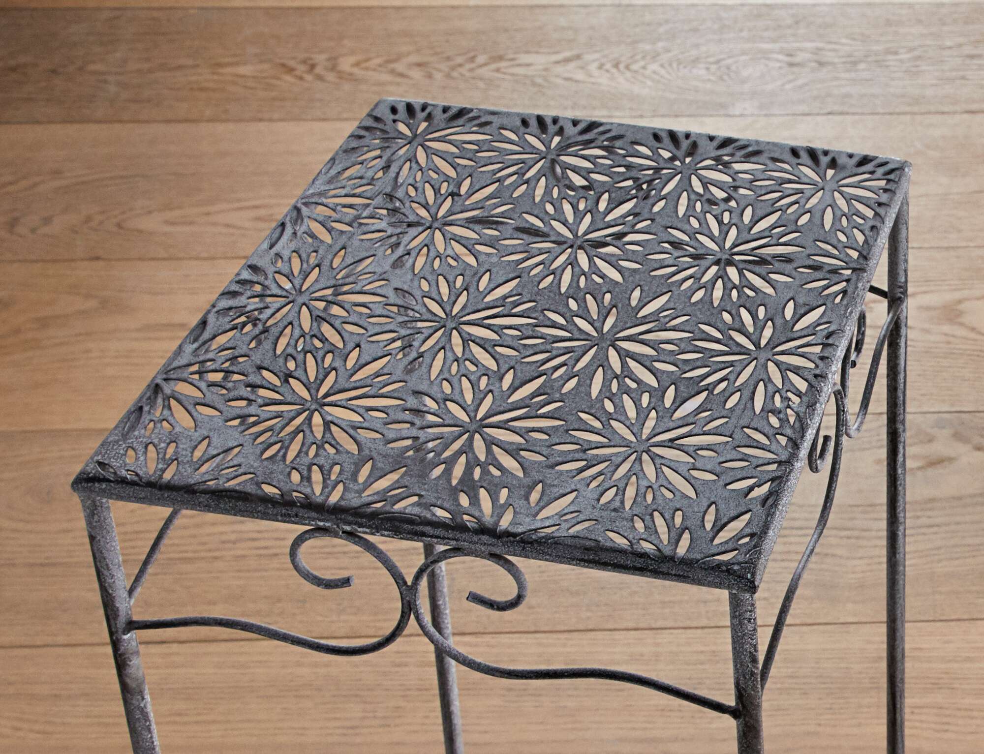 Acheter Lot de 3 tables d'appoint "Flowers" dans la boutique en ligne de Frank Flechtwaren pour Tabourets Acheter Lot de 3 tables d'appoint "Flowers" dans la boutique en ligne de Frank Flechtwaren pour Tabourets