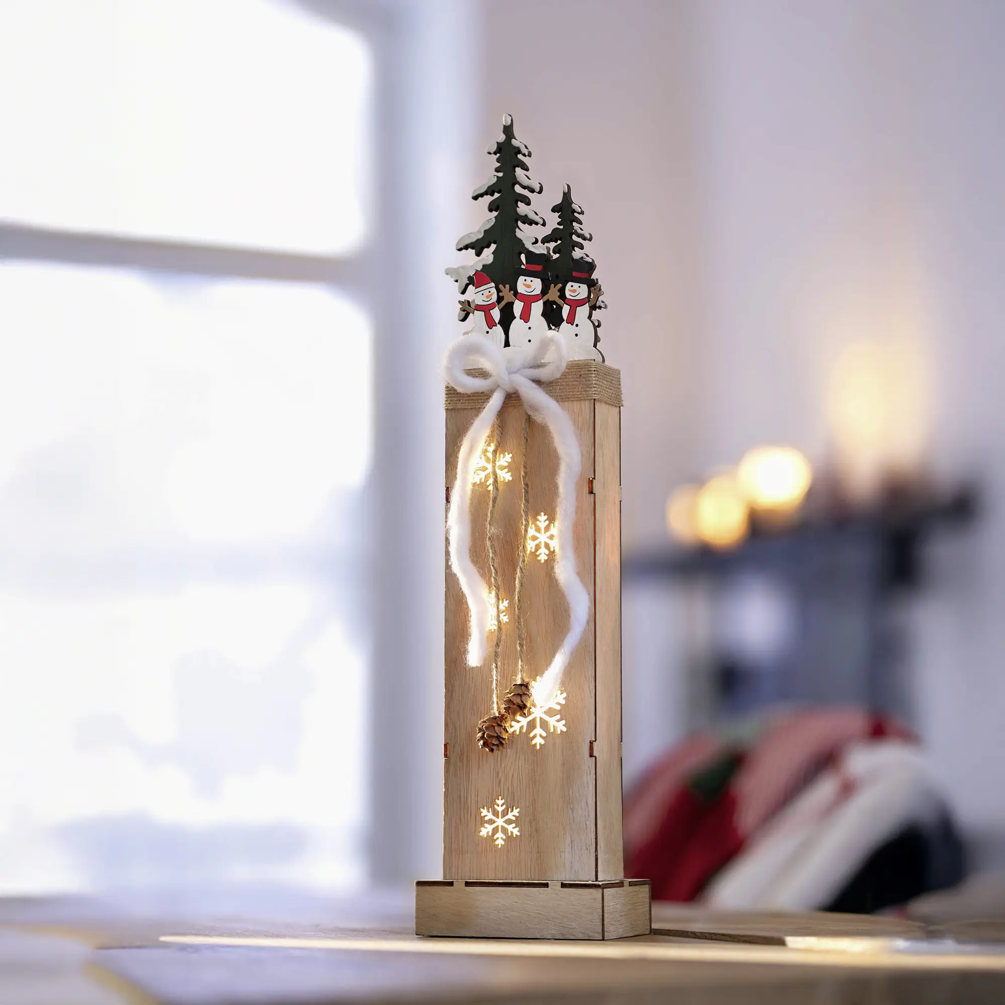 Acheter Colonne LED "Bonhommes de neige dans la forêt"  dans la boutique en ligne de Frank Flechtwaren