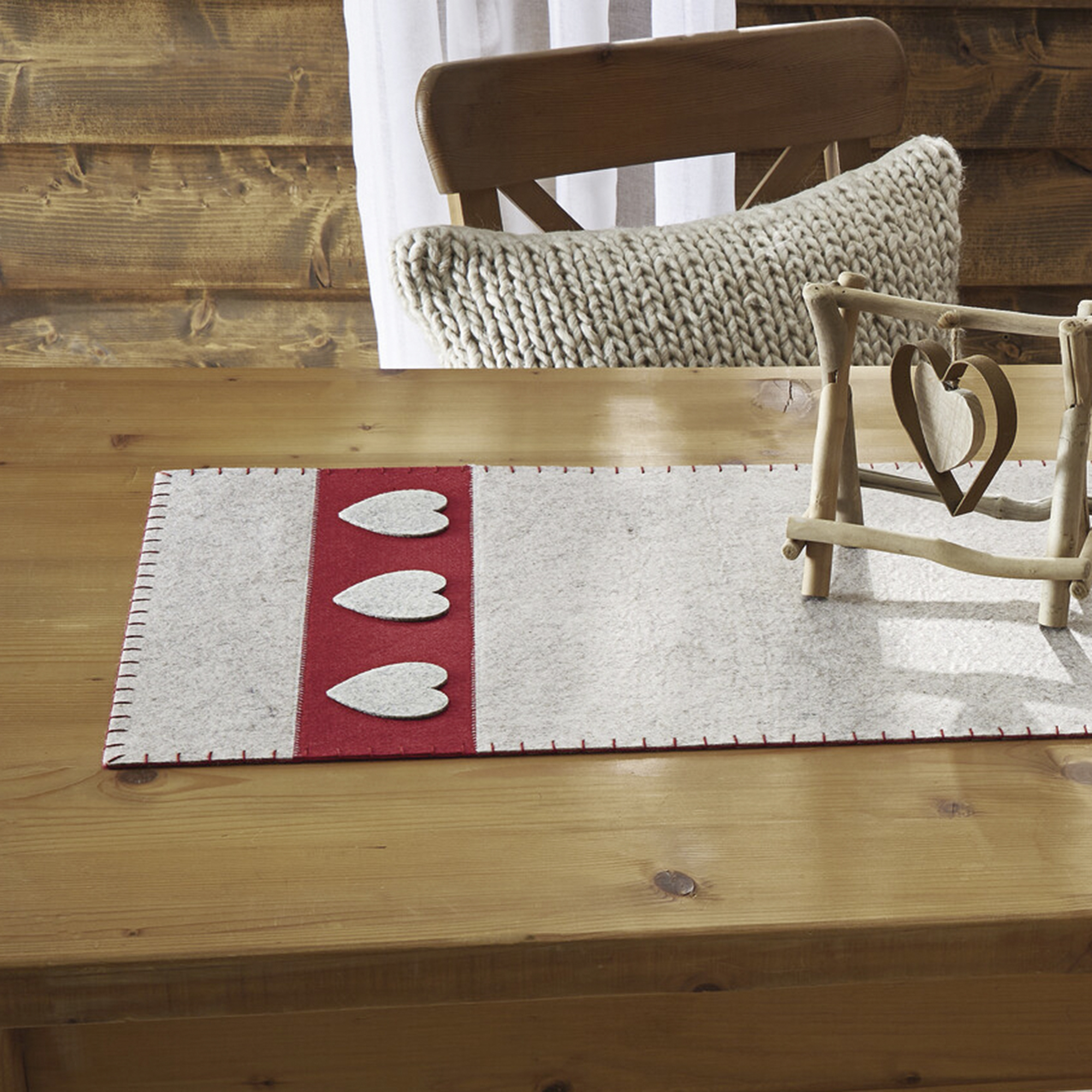 Acheter Chemin de table "coeur"  dans la boutique en ligne de Frank Flechtwaren
