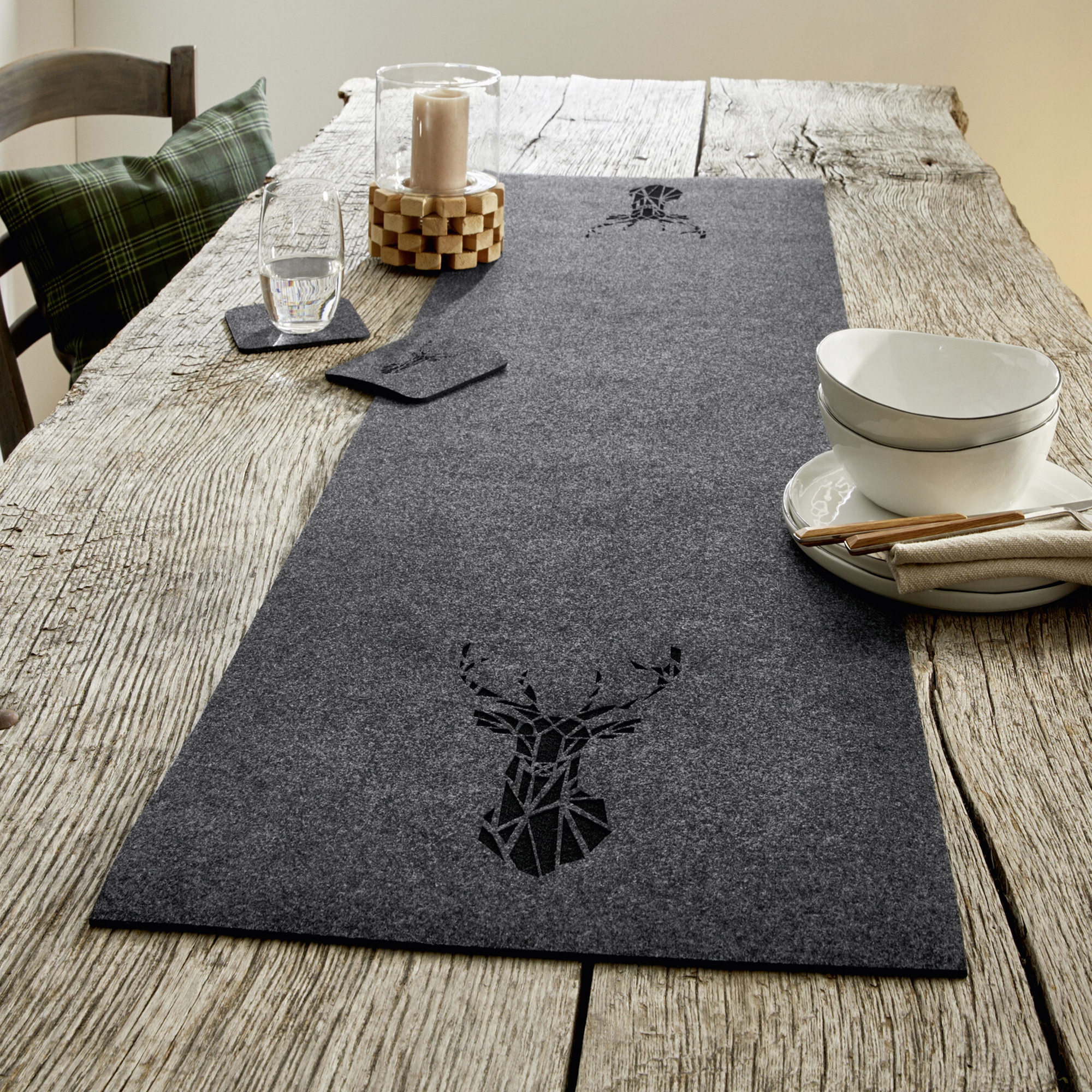 Acheter Chemin de table "cerf"  dans la boutique en ligne de Frank Flechtwaren