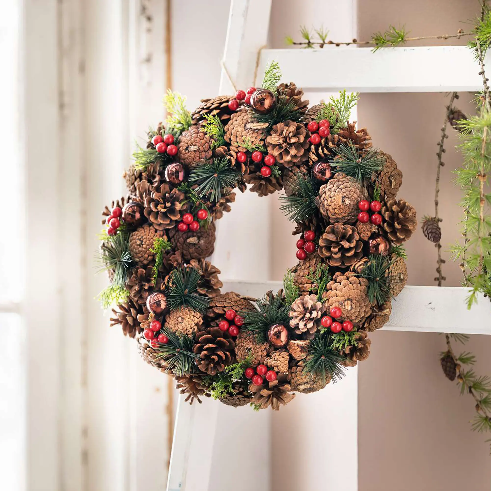 Acheter Couronne "baies d'hiver"  dans la boutique en ligne de Frank Flechtwaren