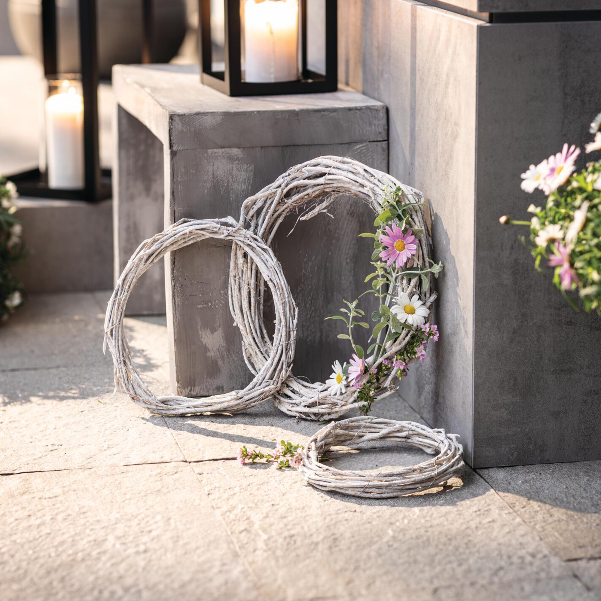 Acheter Lot de 3 couronnes "white"  dans la boutique en ligne de Frank Flechtwaren