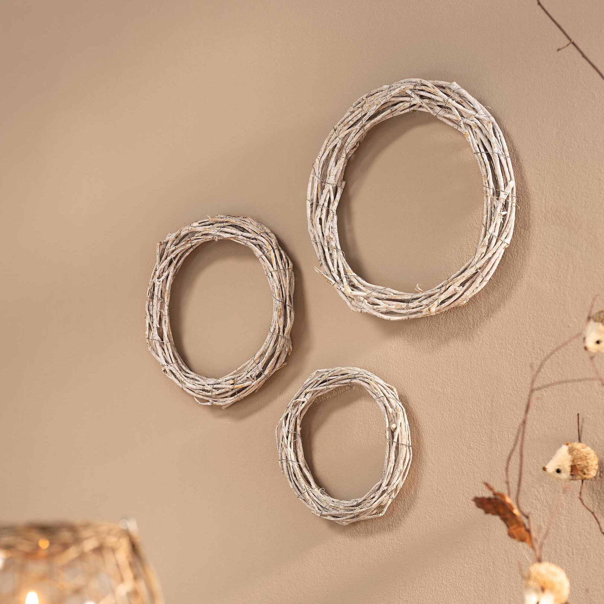 Acheter Lot de 3 couronnes "white"  dans la boutique en ligne de Frank Flechtwaren