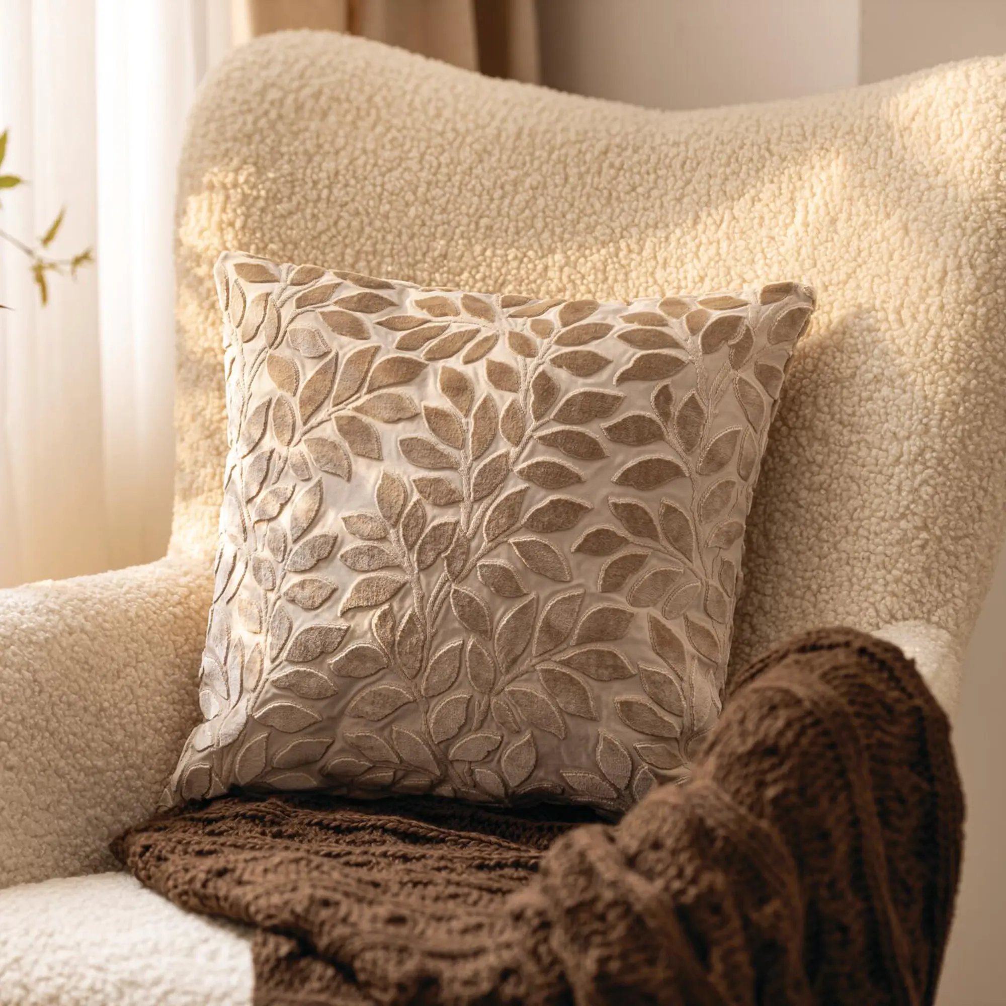Acheter Housse de coussin "feuilles velours"  dans la boutique en ligne de Frank Flechtwaren