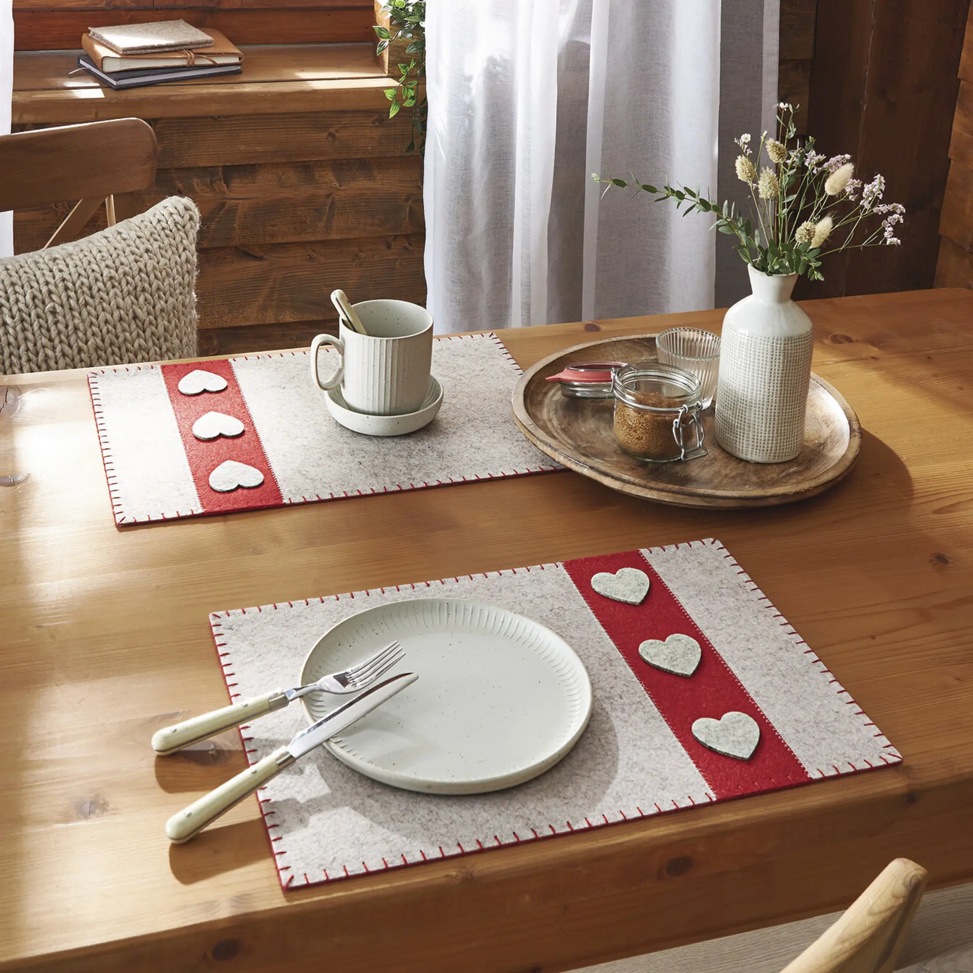 Acheter Lot de 2 sets de table "coeur"  dans la boutique en ligne de Frank Flechtwaren