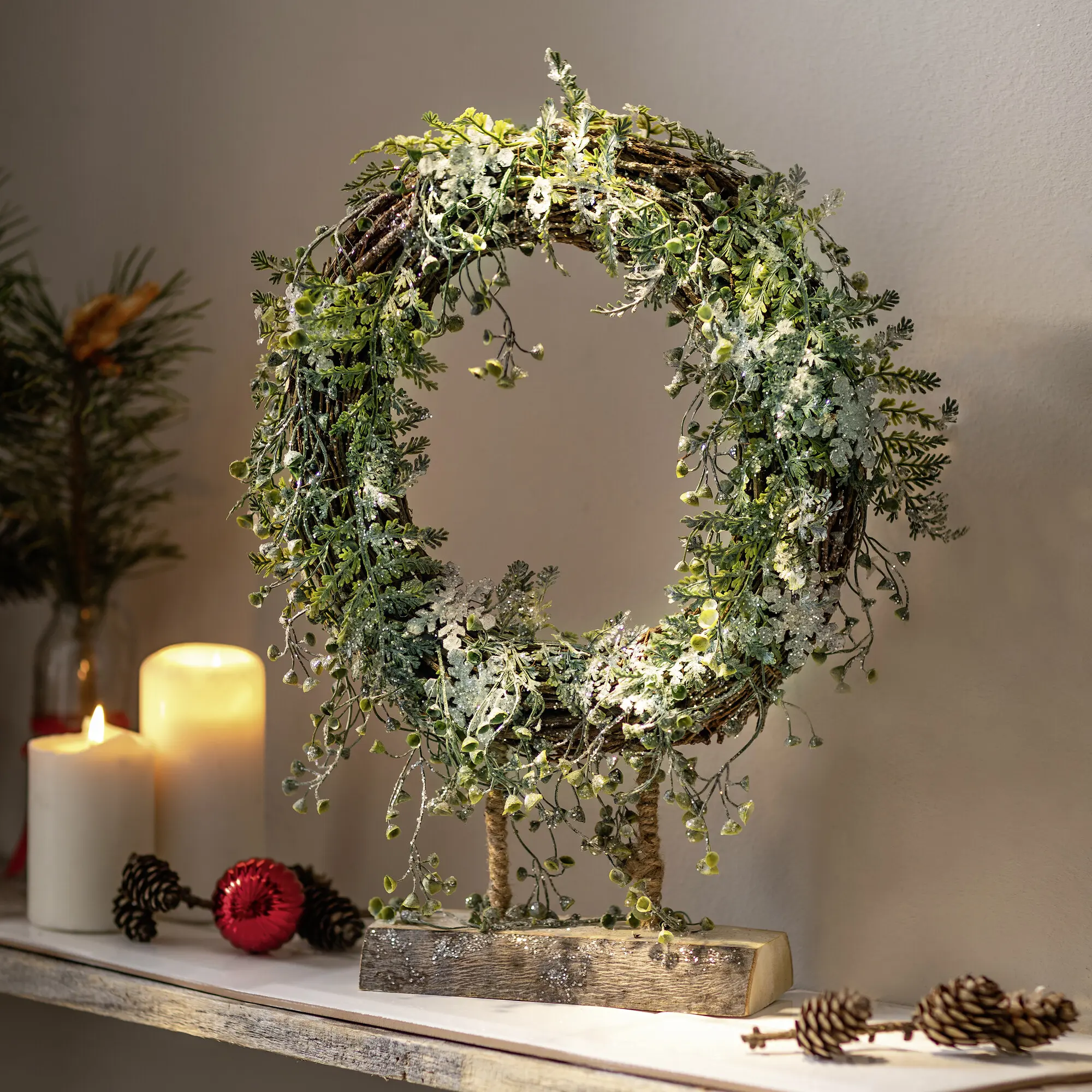Acheter Couronne "hivernale"  dans la boutique en ligne de Frank Flechtwaren