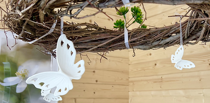papillons décoratifs blancs