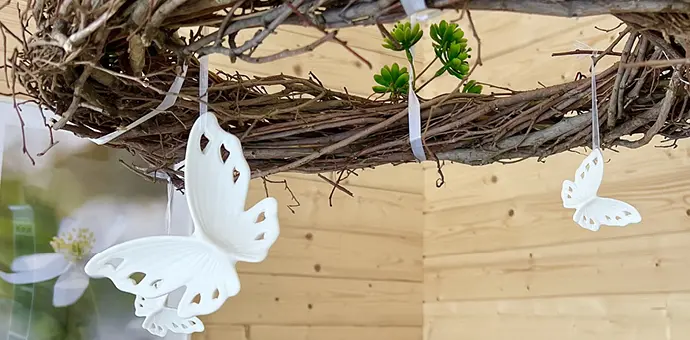 papillons décoratifs blancs