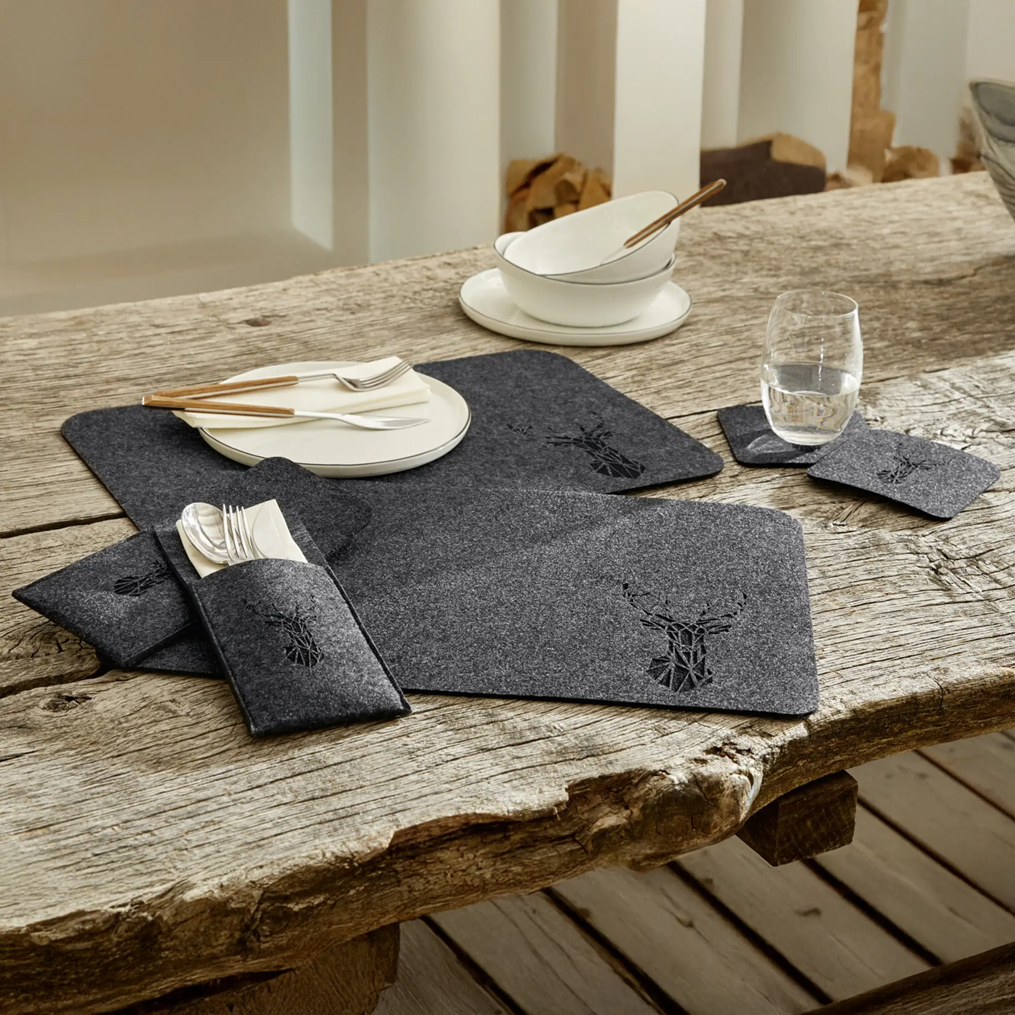 Acheter Ensemble de table "cerf", 6pcs.  dans la boutique en ligne de Frank Flechtwaren