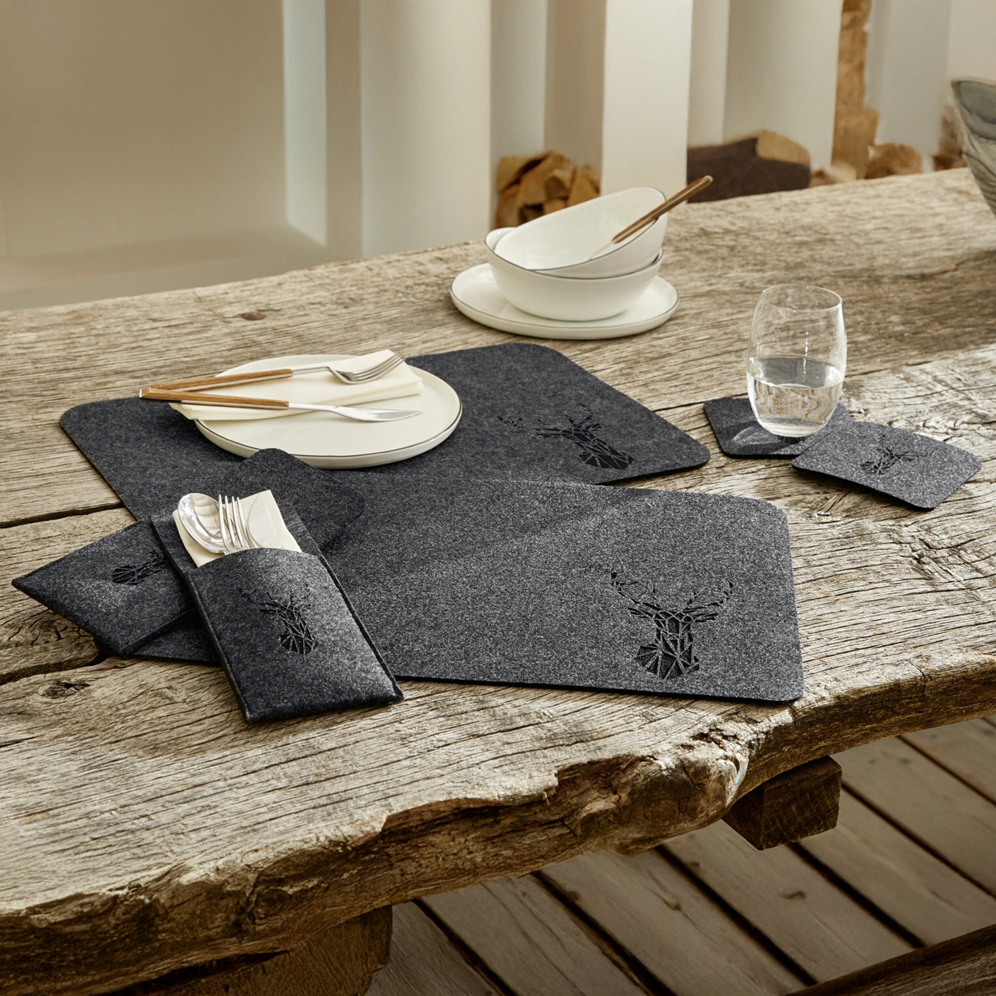 Acheter Ensemble de table "cerf", 6pcs.  dans la boutique en ligne de Frank Flechtwaren