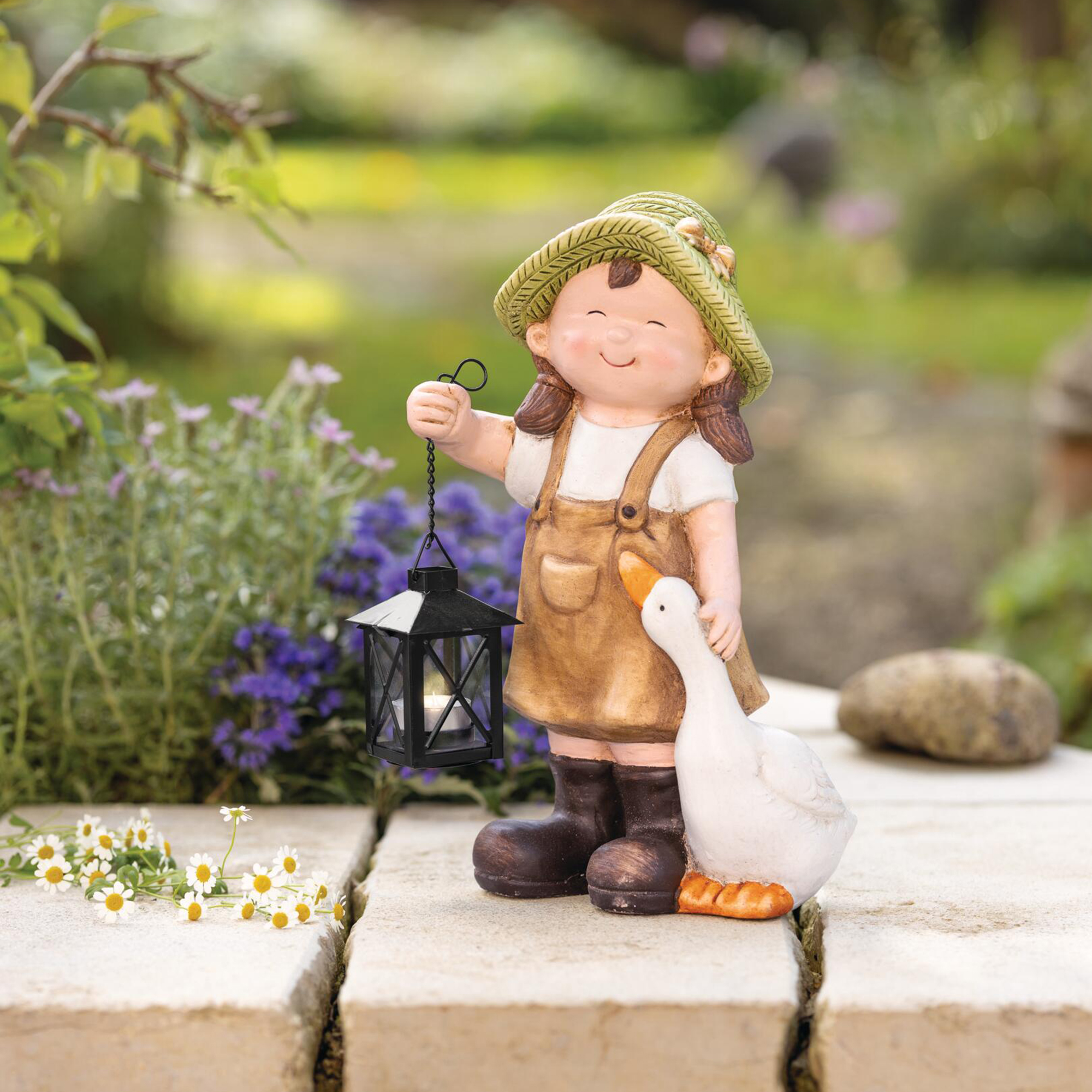 Acheter Figurine "fillette avec oie"  dans la boutique en ligne de Frank Flechtwaren