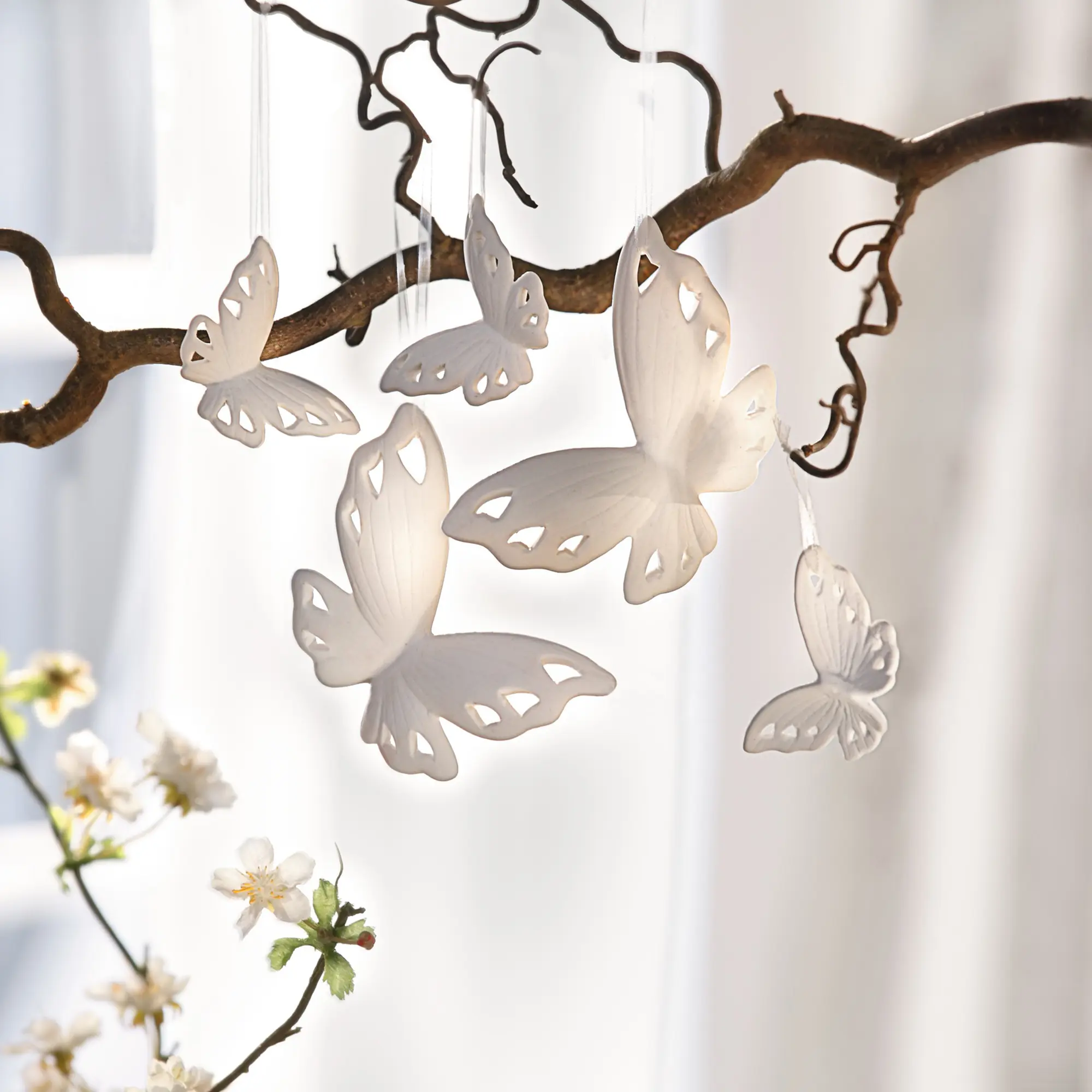 Acheter Lot de 5 papillons à suspendre "blanc"  dans la boutique en ligne de Frank Flechtwaren pour Suspensions décoratives