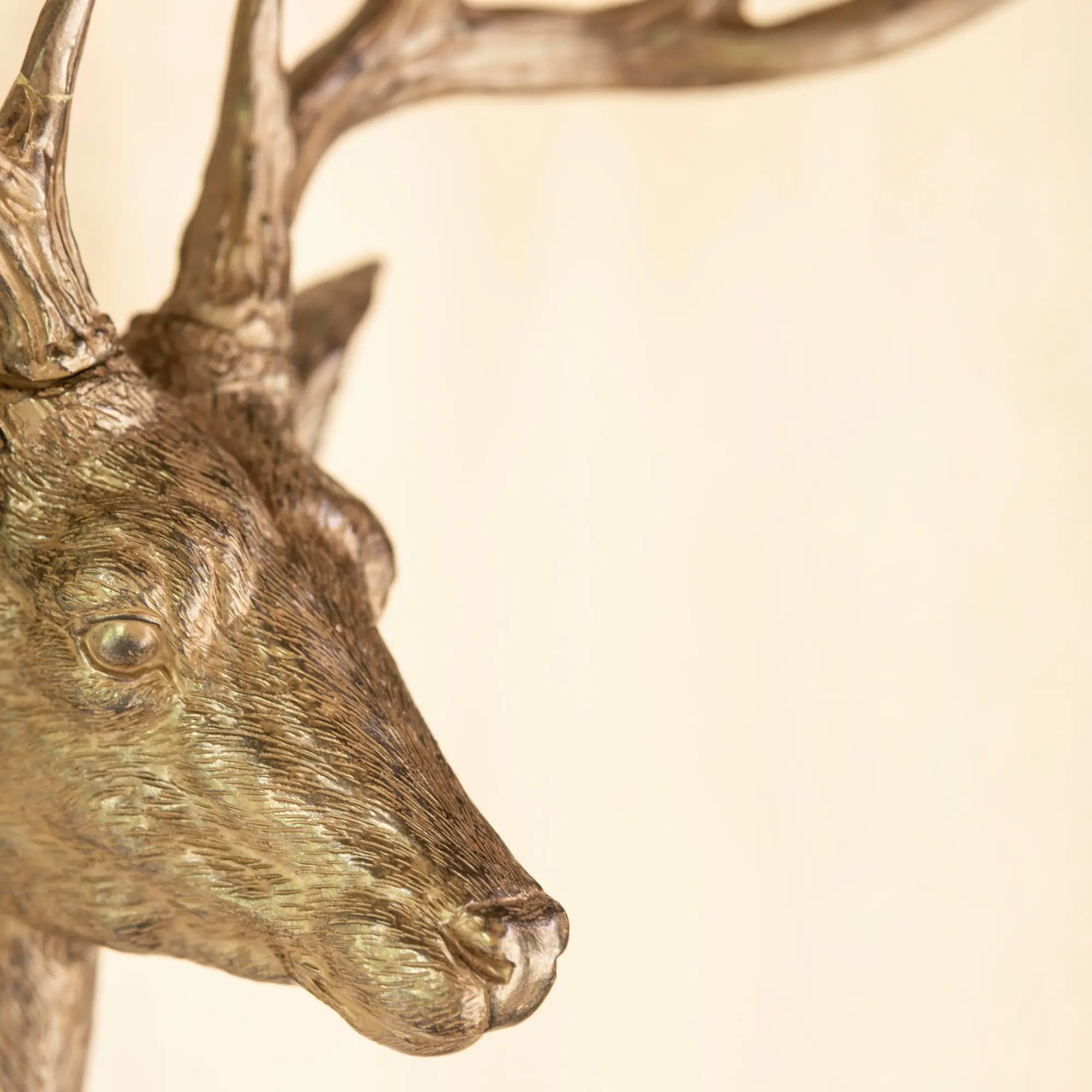 Acheter Cerf décoratif « Golden », lot de 2 dans la boutique en ligne de Frank Flechtwaren pour Promenade en forêt