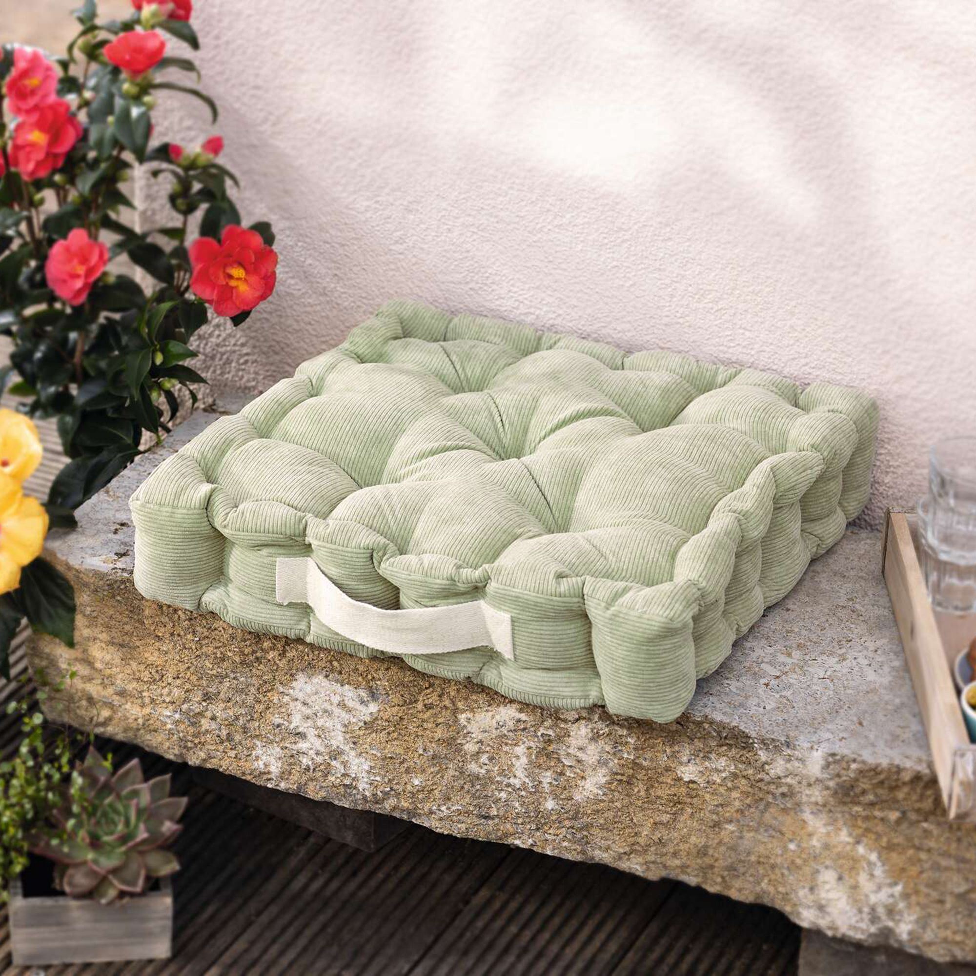 Acheter Coussin de sol "Basically"  dans la boutique en ligne de Frank Flechtwaren