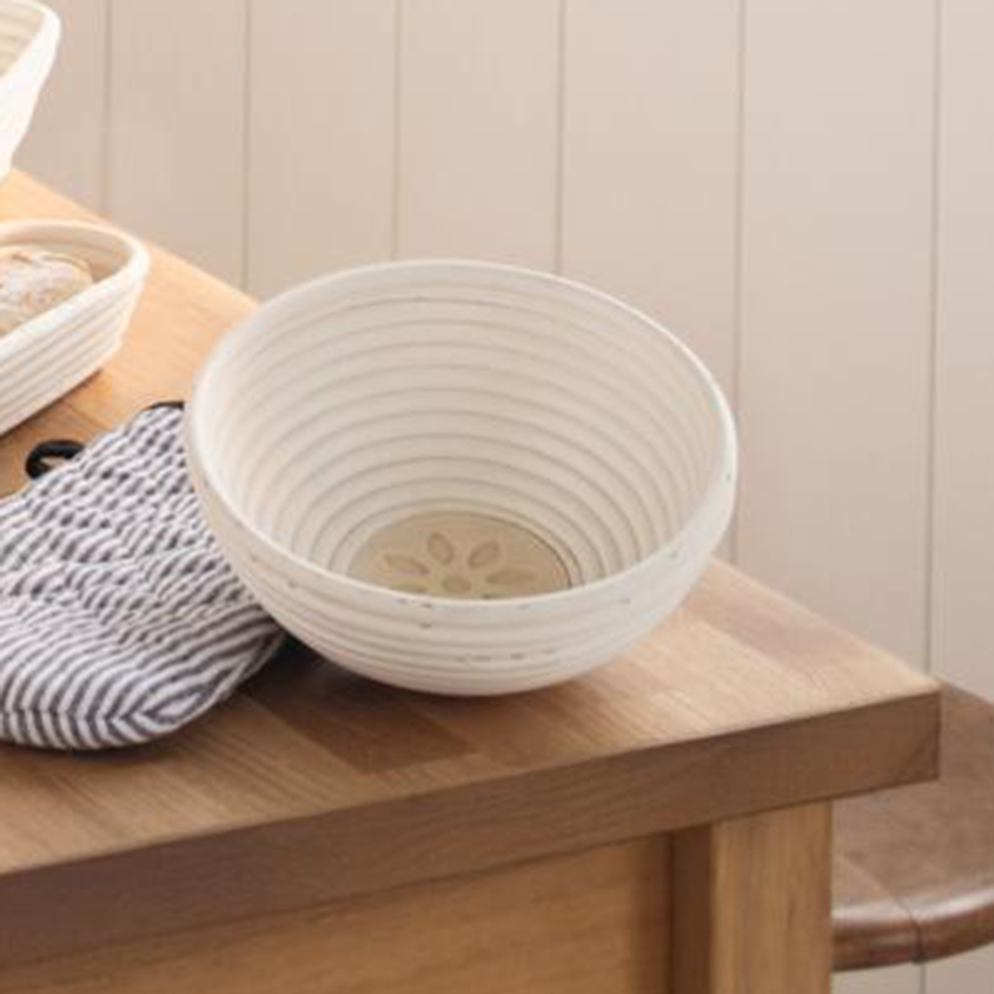 Acheter Banneton "fleur", rond  dans la boutique en ligne de Frank Flechtwaren