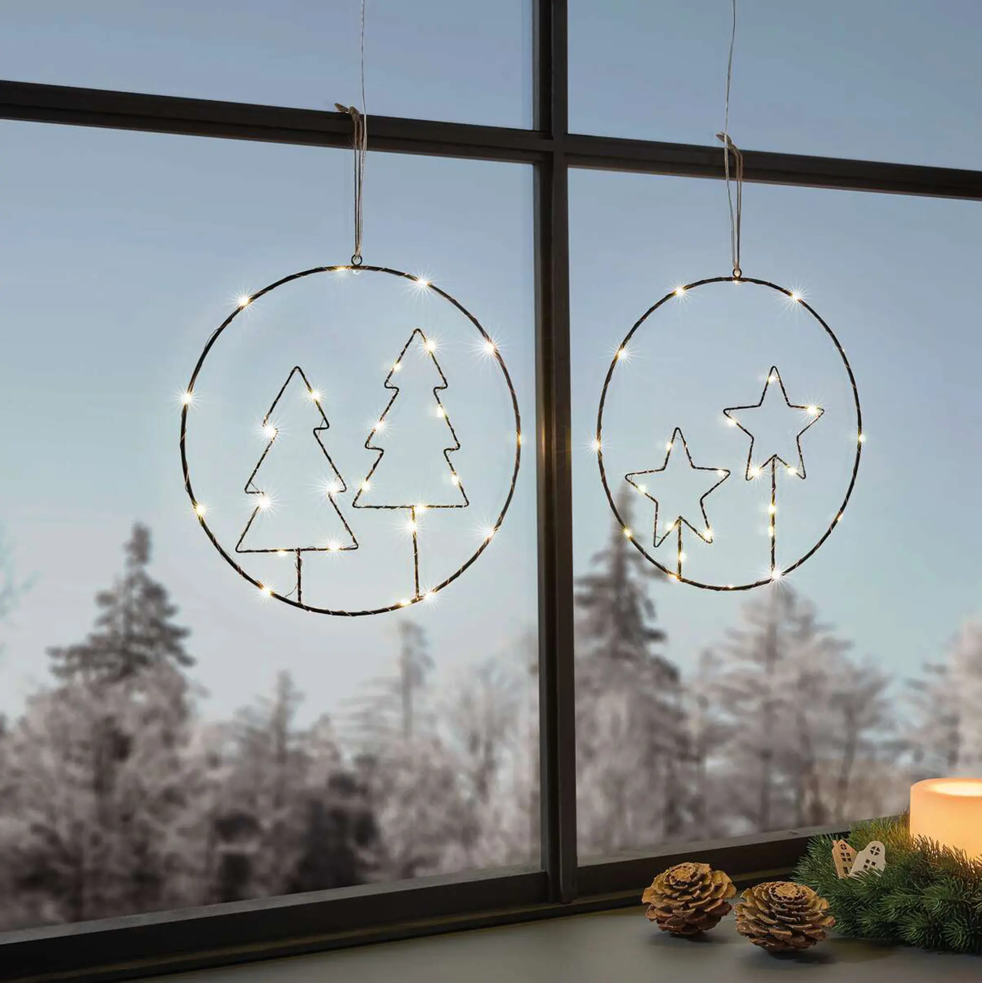Acheter Lot de 2 suspensions LED "étoiles &amp; sapins"  dans la boutique en ligne de Frank Flechtwaren