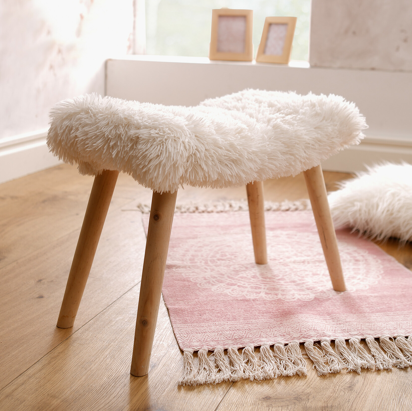 Acheter Tabouret "fourrure"  dans la boutique en ligne de Frank Flechtwaren