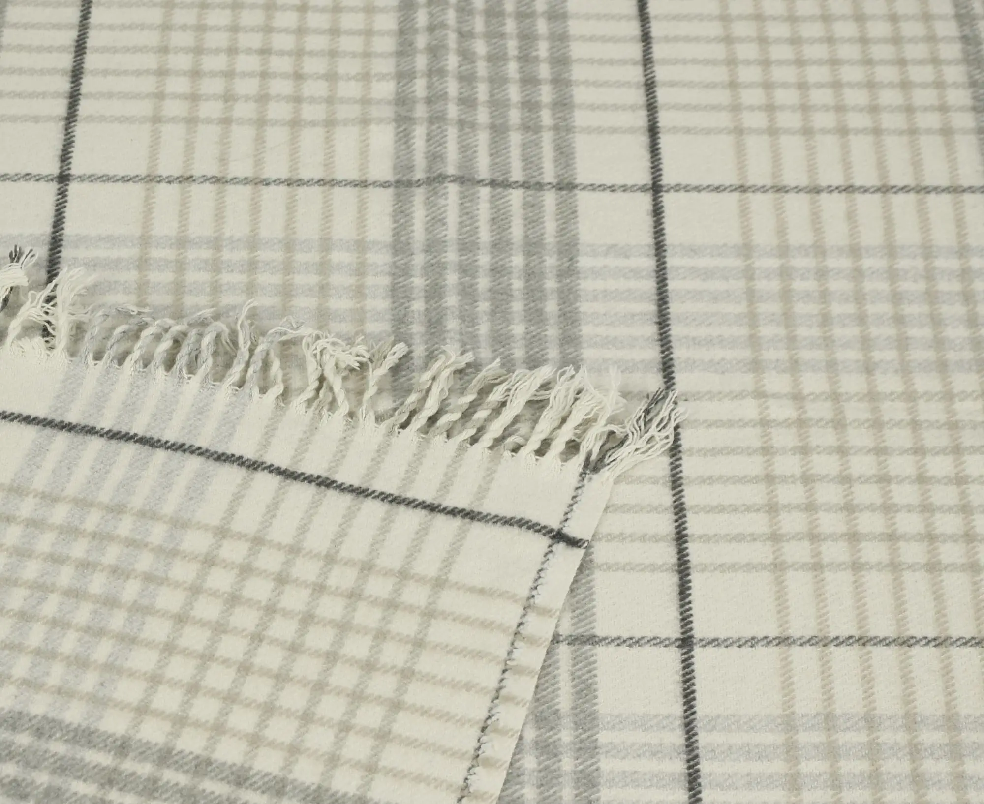 Acheter Couverture "Fringes"  dans la boutique en ligne de Frank Flechtwaren pour Plaids &amp; Couvertures