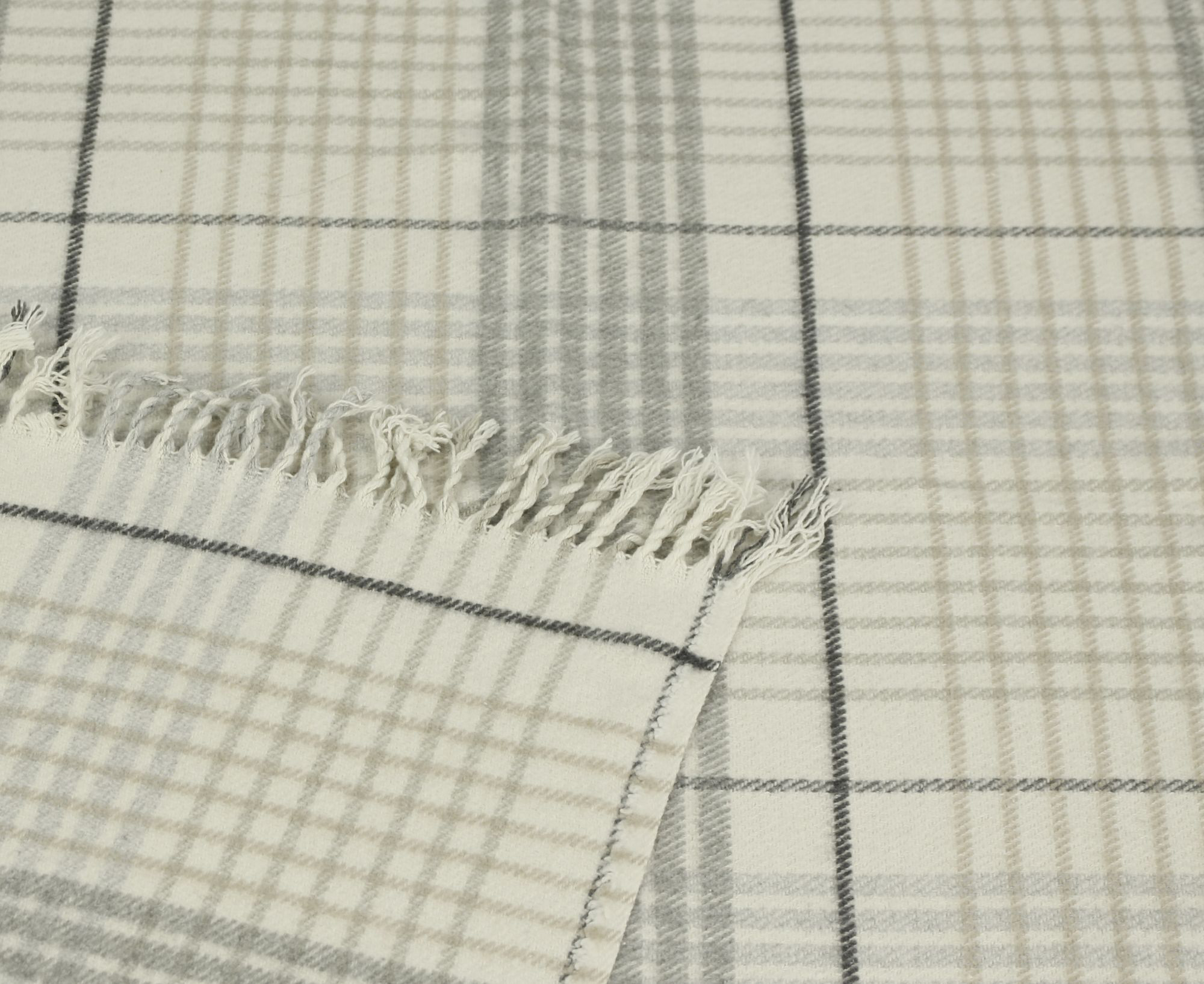 Acheter Couverture "Fringes"  dans la boutique en ligne de Frank Flechtwaren pour Automne