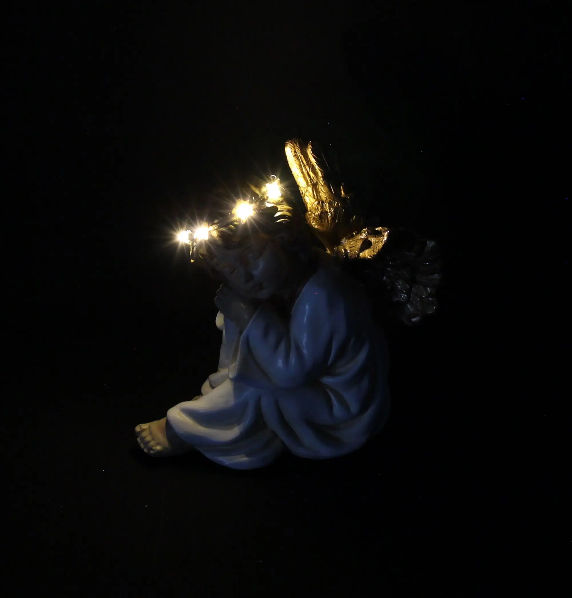 Acheter Ange LED "couronne de lumières", assis  dans la boutique en ligne de Frank Flechtwaren pour Figurines décoratives