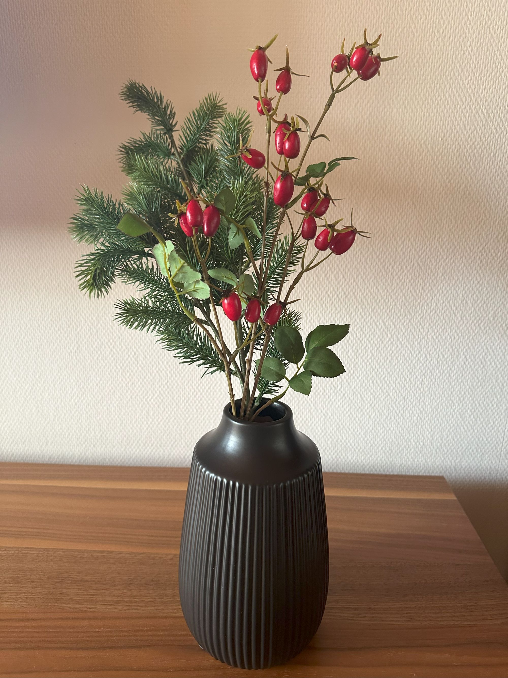 Acheter Branche artificielle "Cynorrhodons"  dans la boutique en ligne de Frank Flechtwaren pour Noël