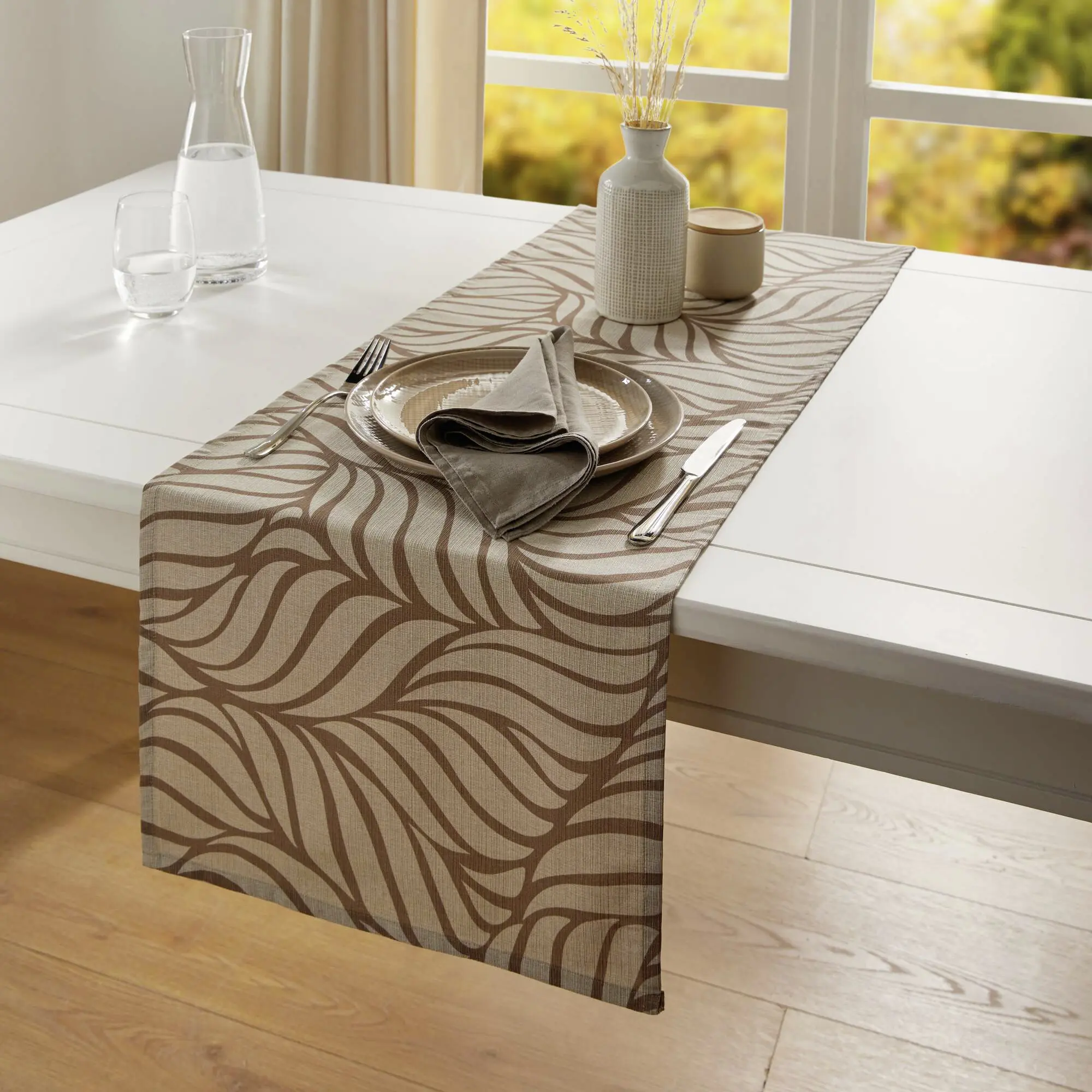 Acheter Chemin de table "art abstrait de feuilles"  dans la boutique en ligne de Frank Flechtwaren