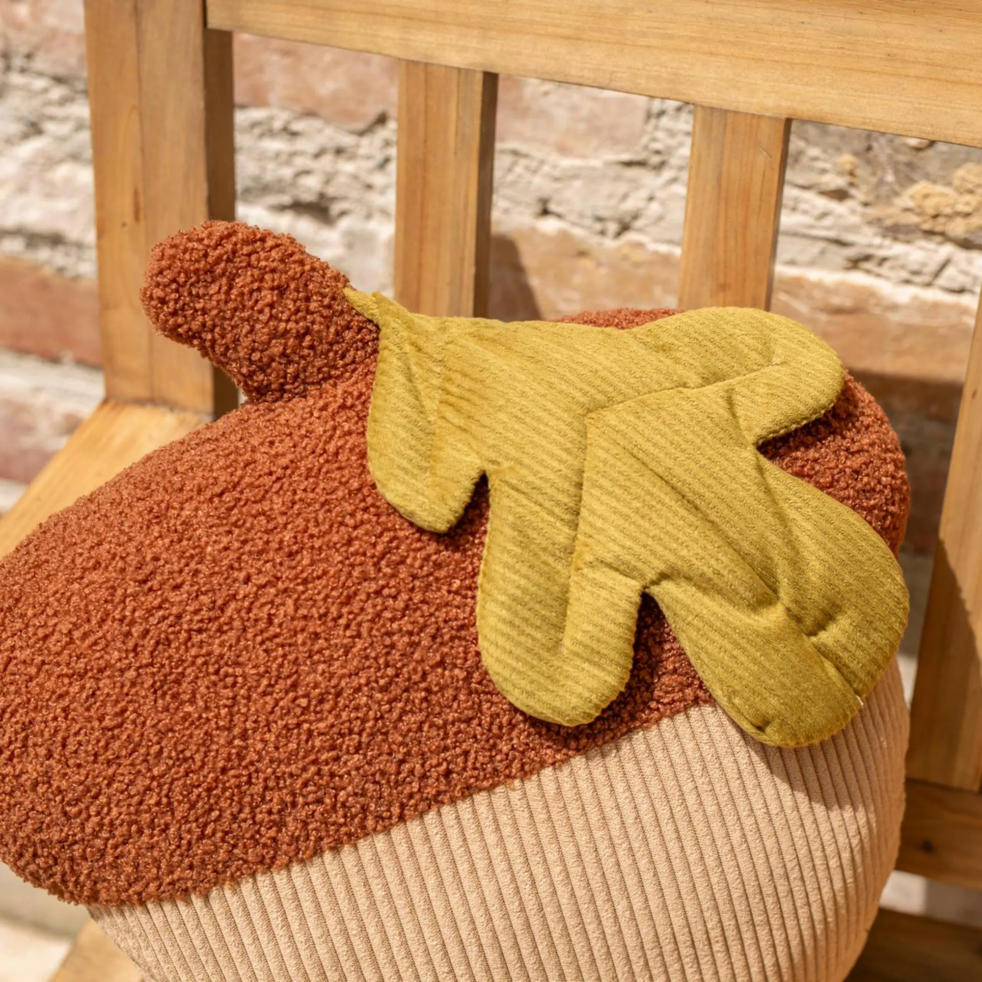 Acheter Coussin décoratif « Eichel »  dans la boutique en ligne de Frank Flechtwaren pour Promenade en forêt