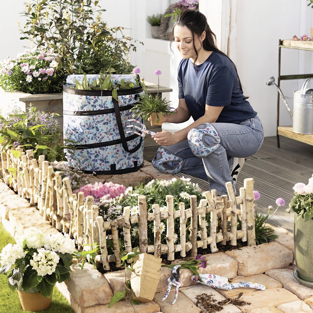 Accessoires de jardinage : kit de jardinage à motifs floraux comprenant des genouillères, un sac de jardinage et des outils à main pour le travail en plate-bande
