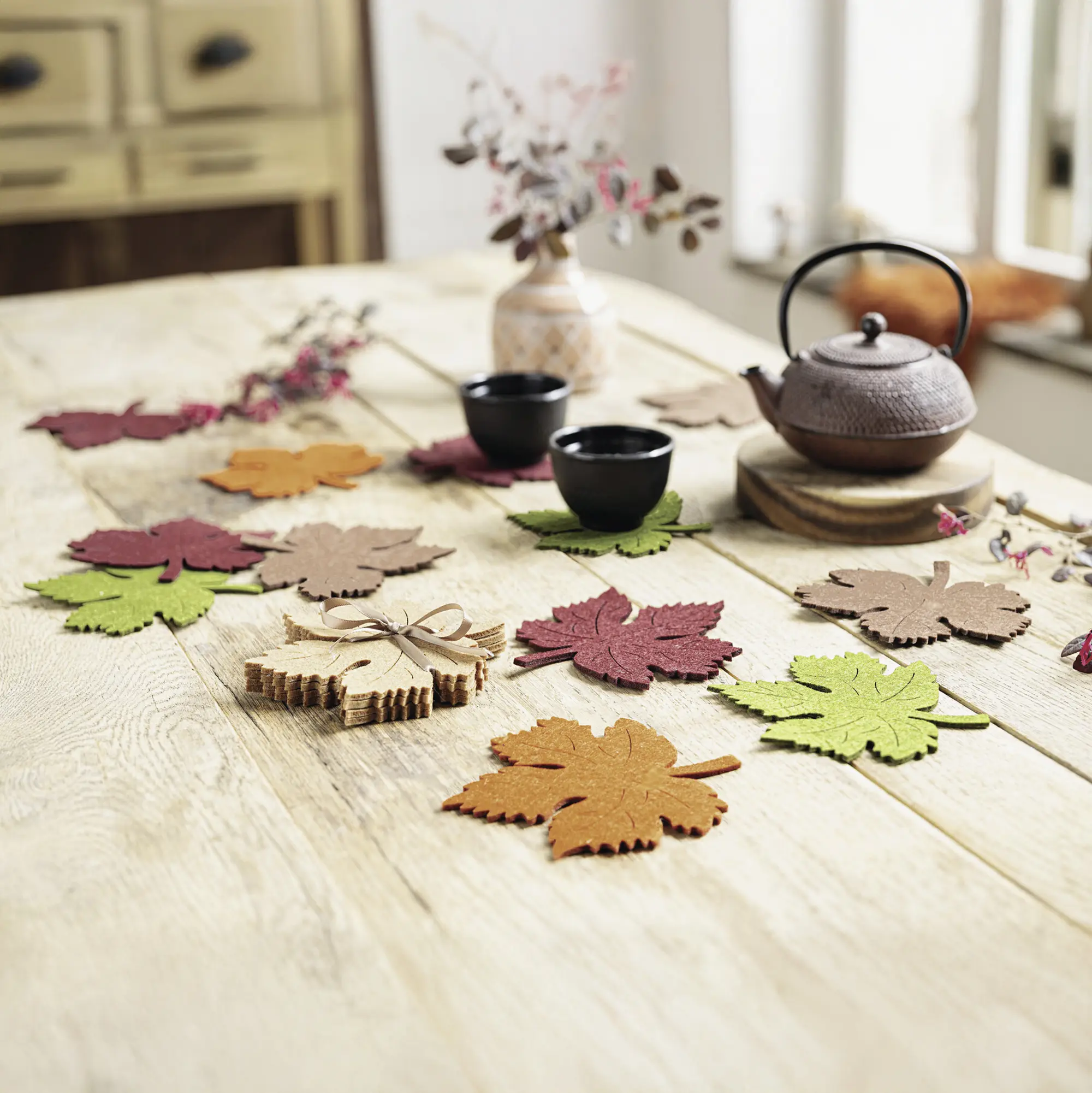 Acheter Lot de 20 feuilles d'automne "érable"  dans la boutique en ligne de Frank Flechtwaren