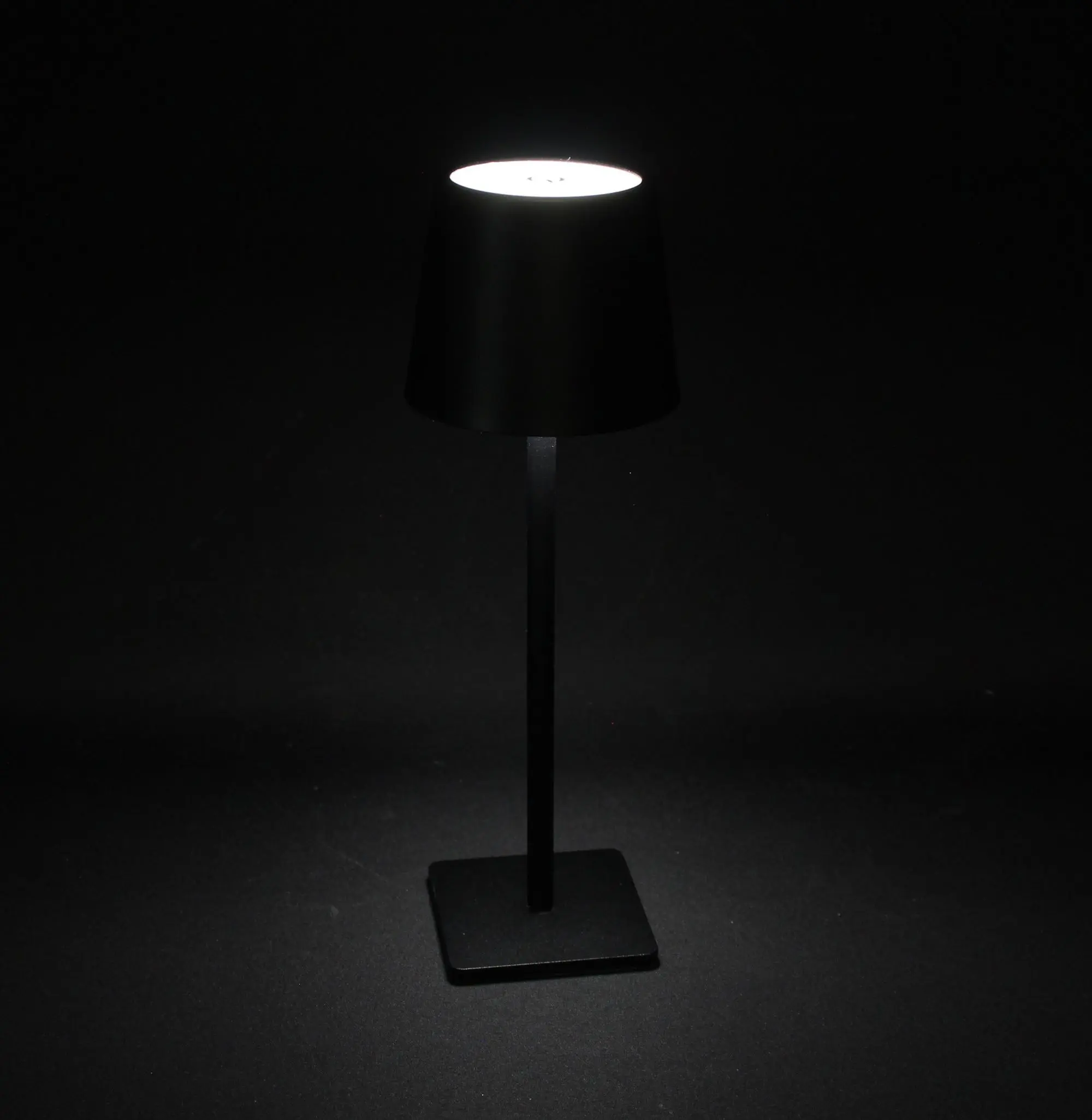 Acheter Lampe de table LED « Black Touch » dans la boutique en ligne de Frank Flechtwaren pour Éclairage LED