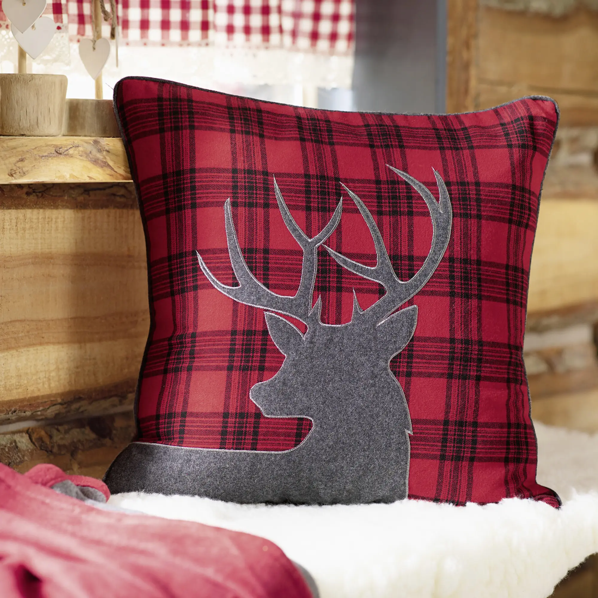 Acheter Housse de coussin "cerf -carreaux"  dans la boutique en ligne de Frank Flechtwaren
