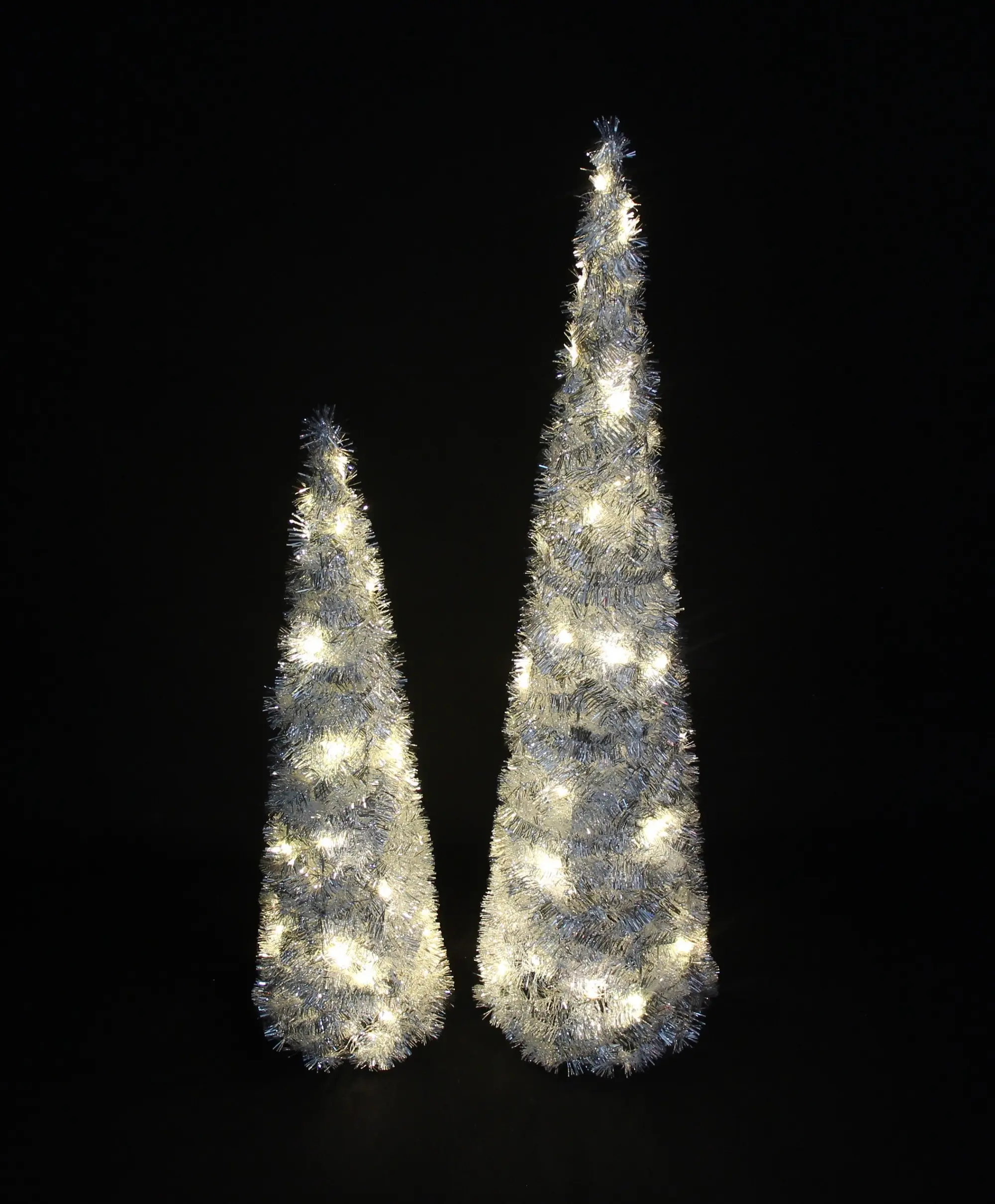 Acheter Lot de 2 cônes "scintillement argenté"  dans la boutique en ligne de Frank Flechtwaren pour Décoration de table LED