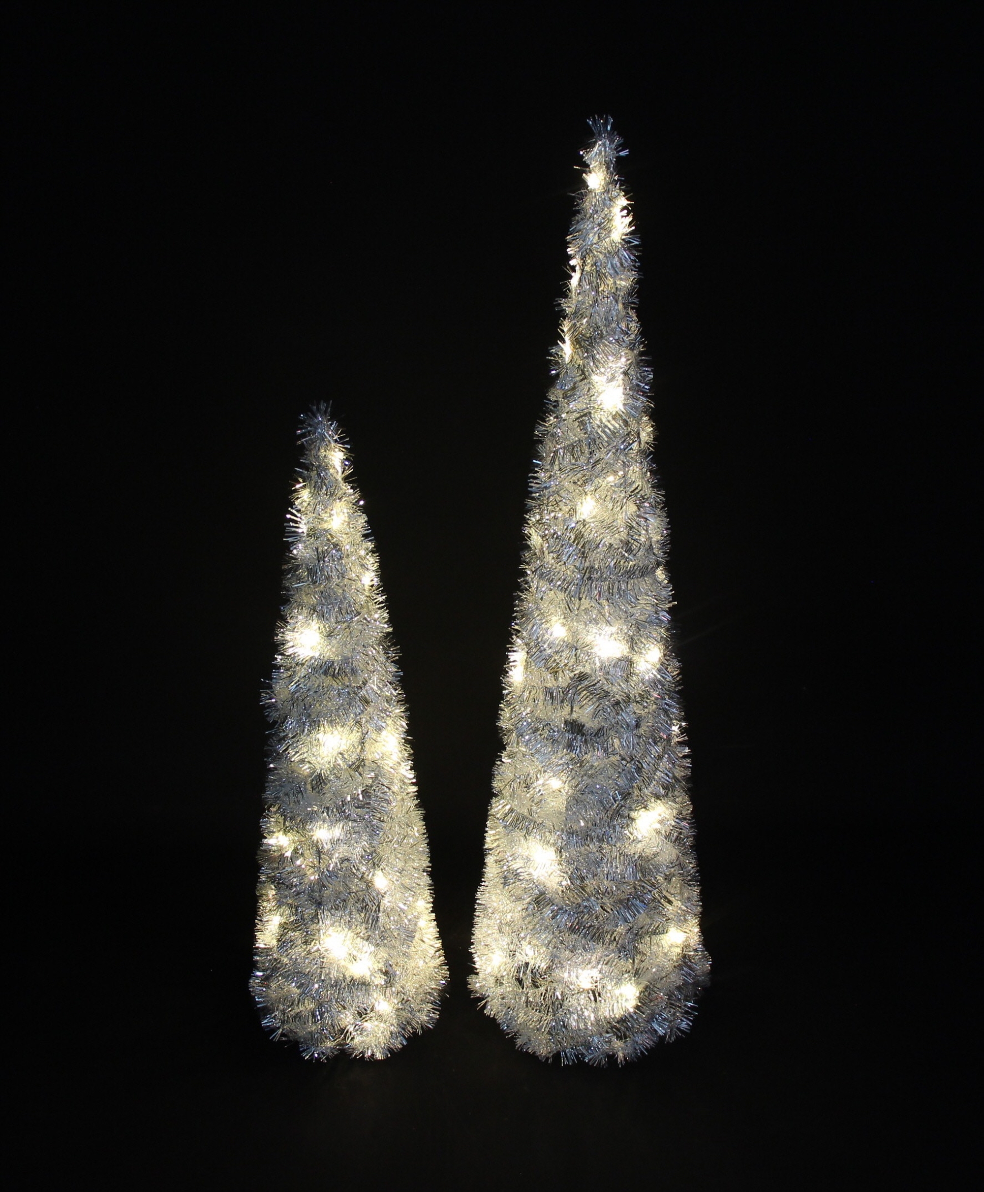 Acheter Lot de 2 cônes "scintillement argenté"  dans la boutique en ligne de Frank Flechtwaren pour Décoration LED