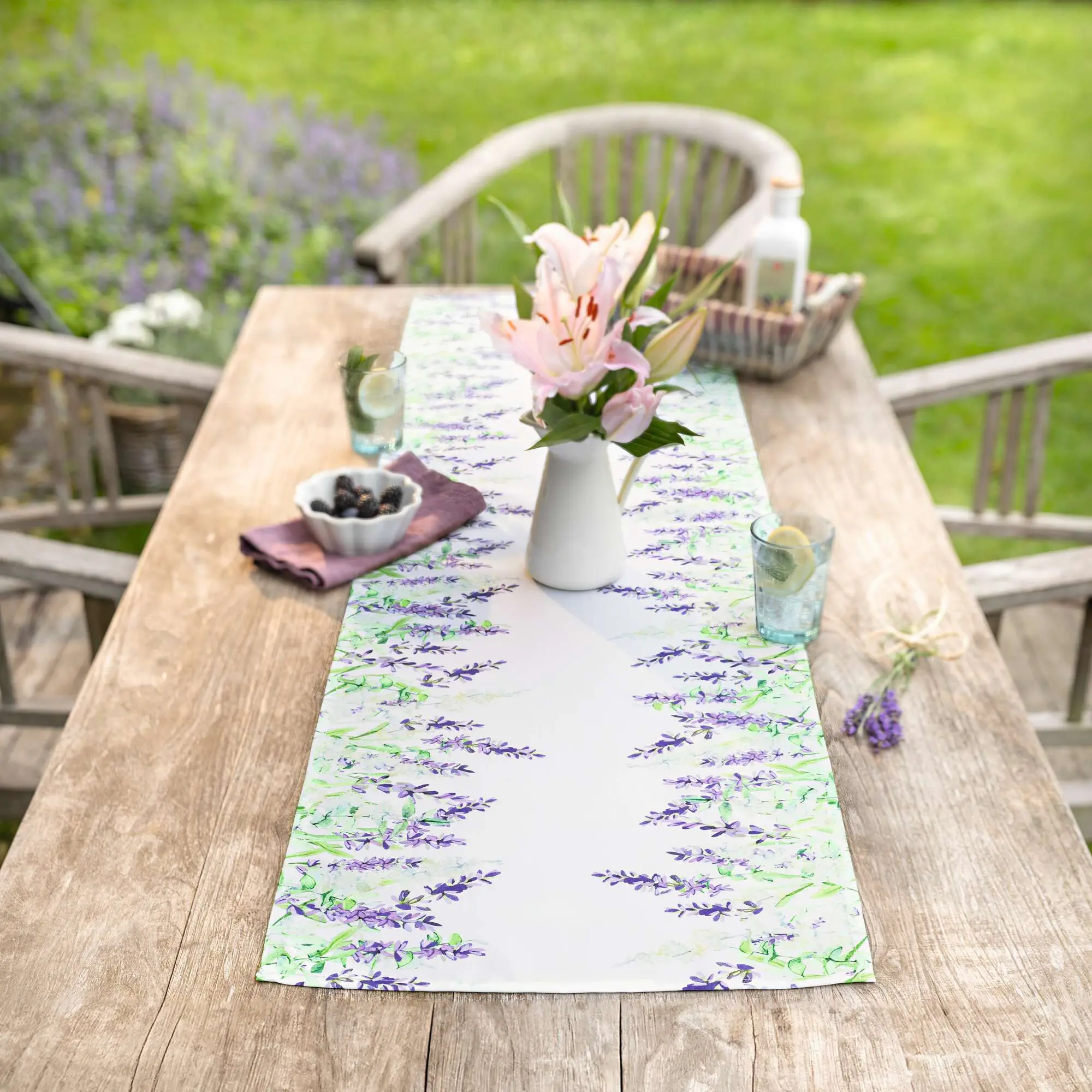 Acheter Chemin de table "lavande"  dans la boutique en ligne de Frank Flechtwaren
