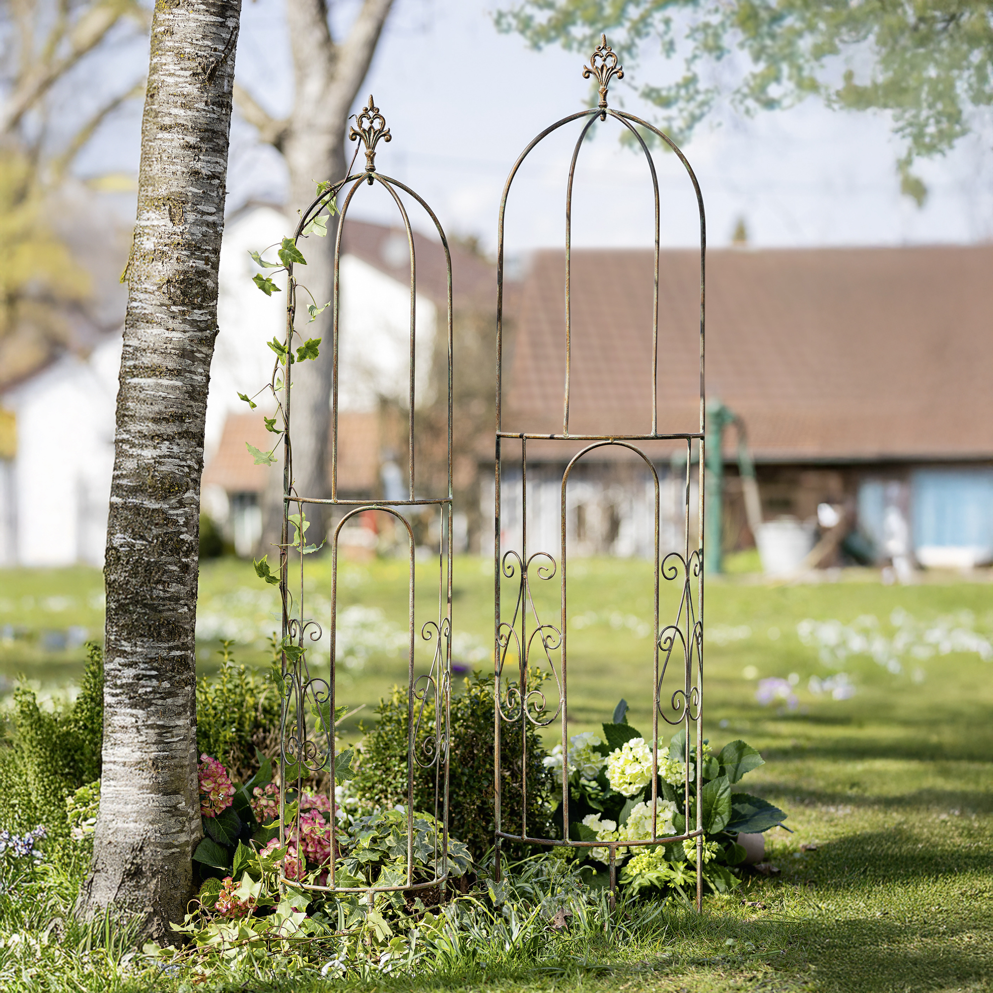 Acheter Lot de 2 treillages demi-cercle "fleur de lys"  dans la boutique en ligne de Frank Flechtwaren