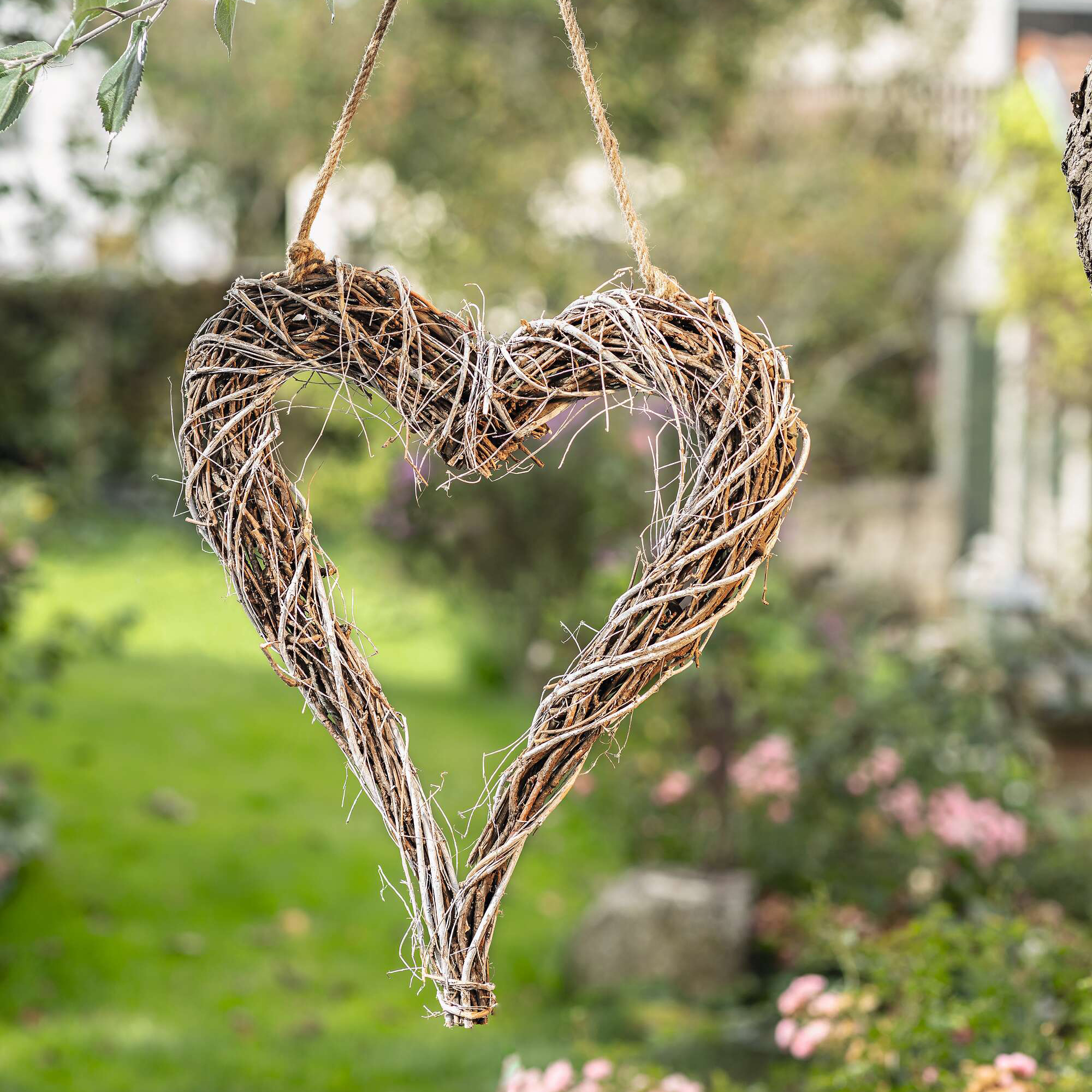 Acheter Suspension coeur "brindilles blanches"  dans la boutique en ligne de Frank Flechtwaren