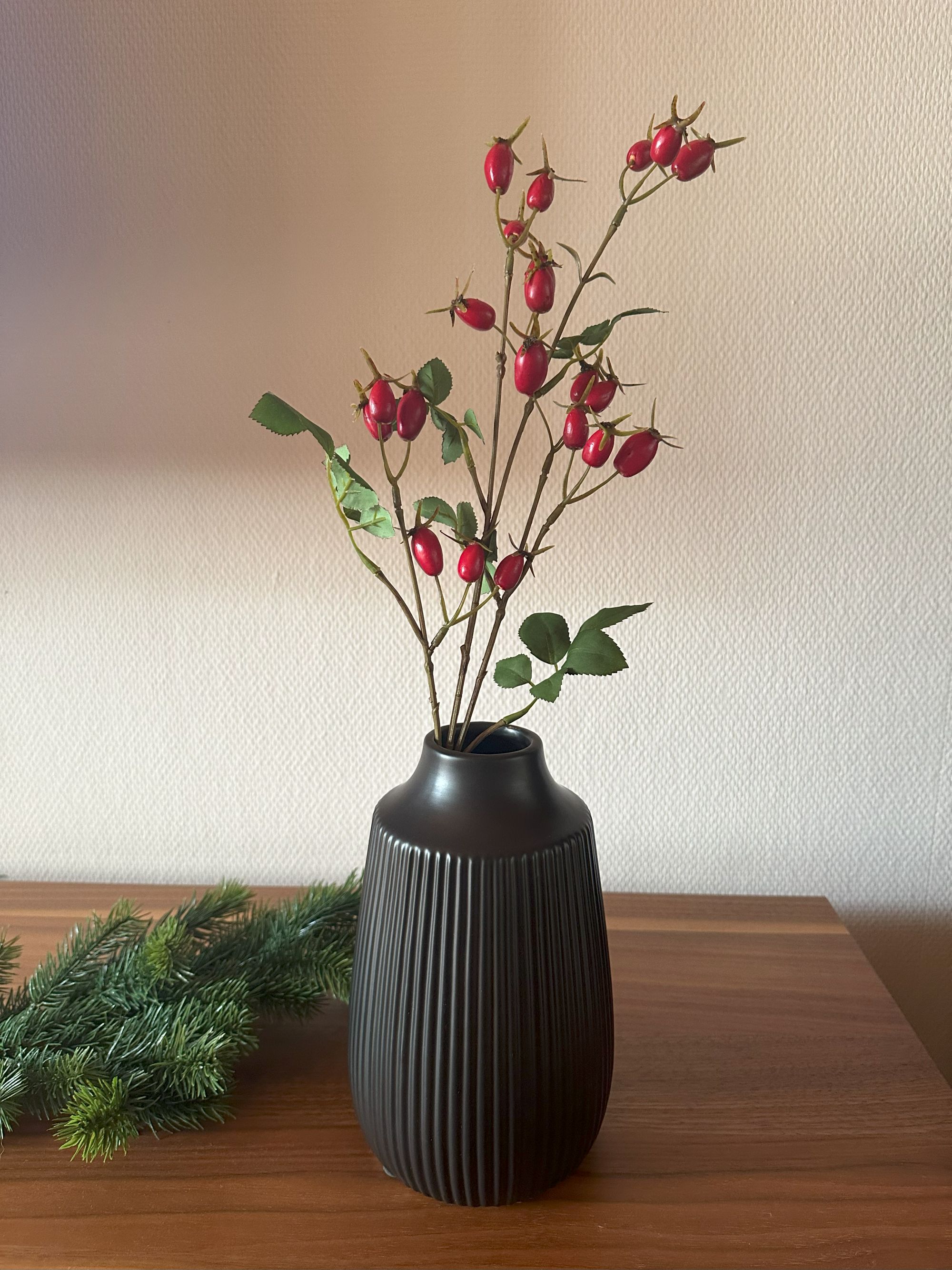 Acheter Branche artificielle "Cynorrhodons"  dans la boutique en ligne de Frank Flechtwaren pour Noël